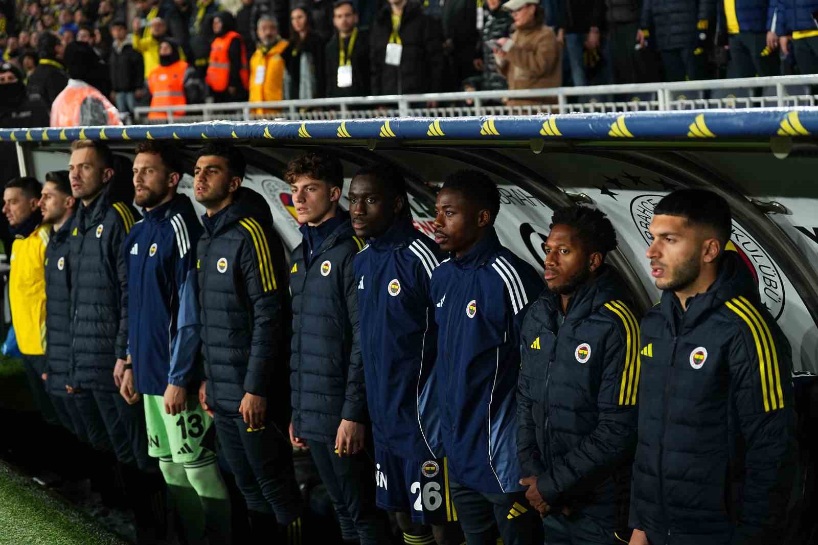 Trendyol Süper Lig: Fenerbahçe: 1 - Gençlerbirliği: 0 (Maç devam ediyor)
