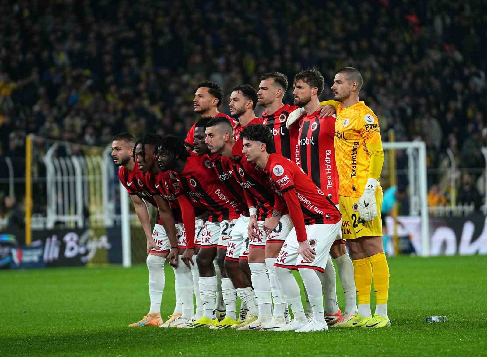 Trendyol Süper Lig: Fenerbahçe: 1 - Gençlerbirliği: 0 (Maç devam ediyor)
