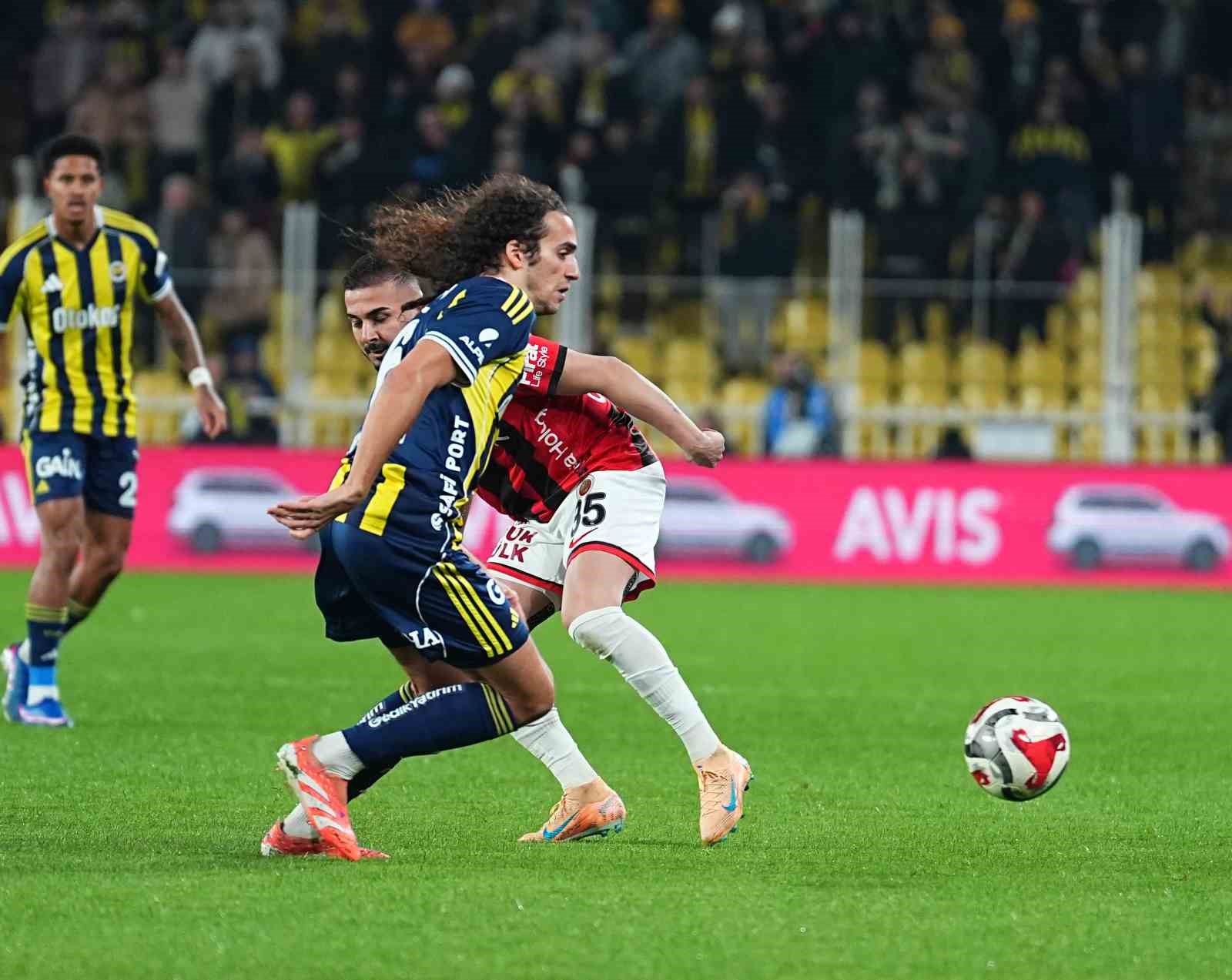 Trendyol Süper Lig: Fenerbahçe: 1 - Gençlerbirliği: 0 (Maç devam ediyor)
