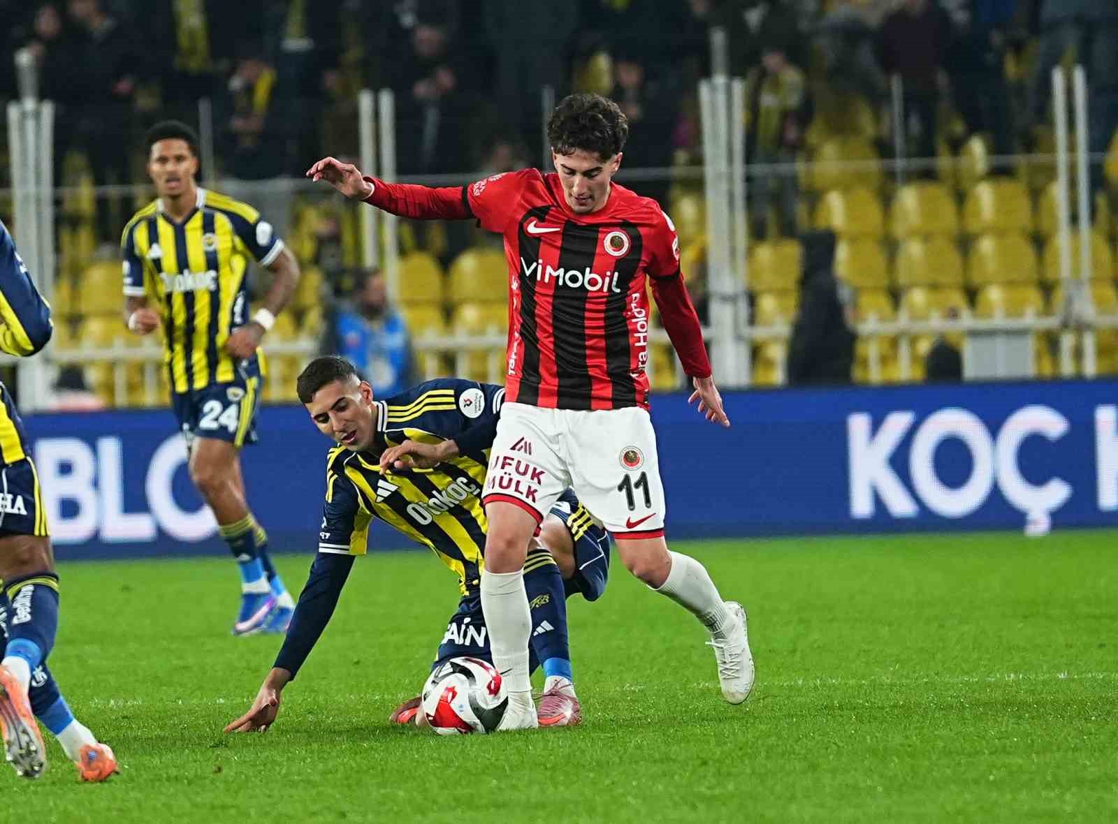 Trendyol Süper Lig: Fenerbahçe: 1 - Gençlerbirliği: 0 (Maç devam ediyor)
