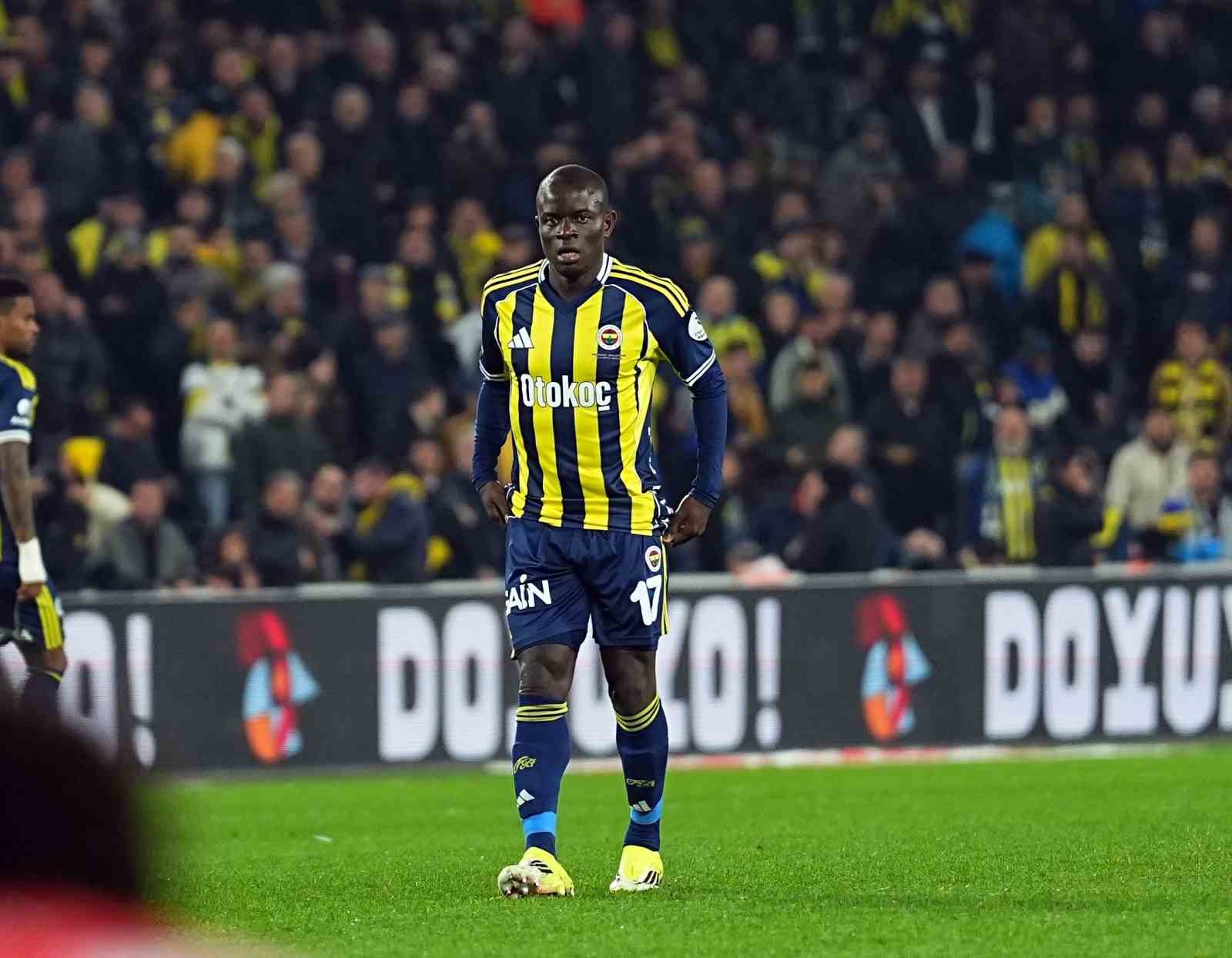 Trendyol Süper Lig: Fenerbahçe: 1 - Gençlerbirliği: 0 (Maç devam ediyor)
