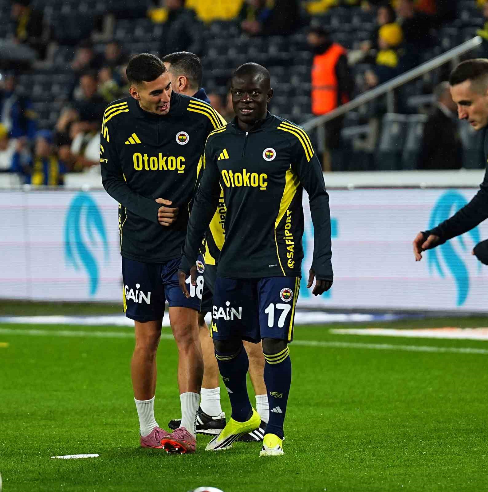 Trendyol Süper Lig: Fenerbahçe: 1 - Gençlerbirliği: 0 (Maç devam ediyor)
