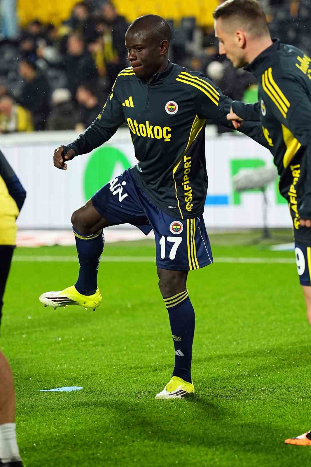 Trendyol Süper Lig: Fenerbahçe: 1 - Gençlerbirliği: 0 (Maç devam ediyor)
