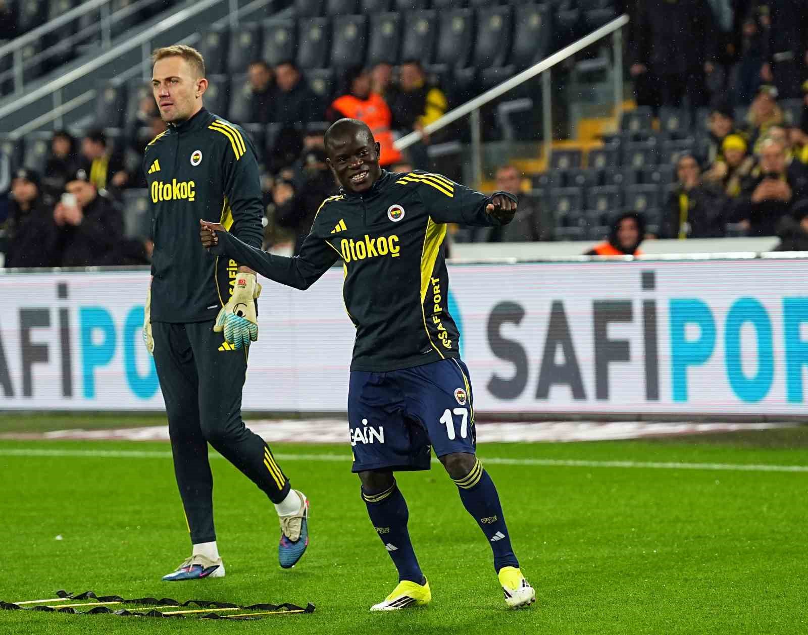 Trendyol Süper Lig: Fenerbahçe: 1 - Gençlerbirliği: 0 (Maç devam ediyor)
