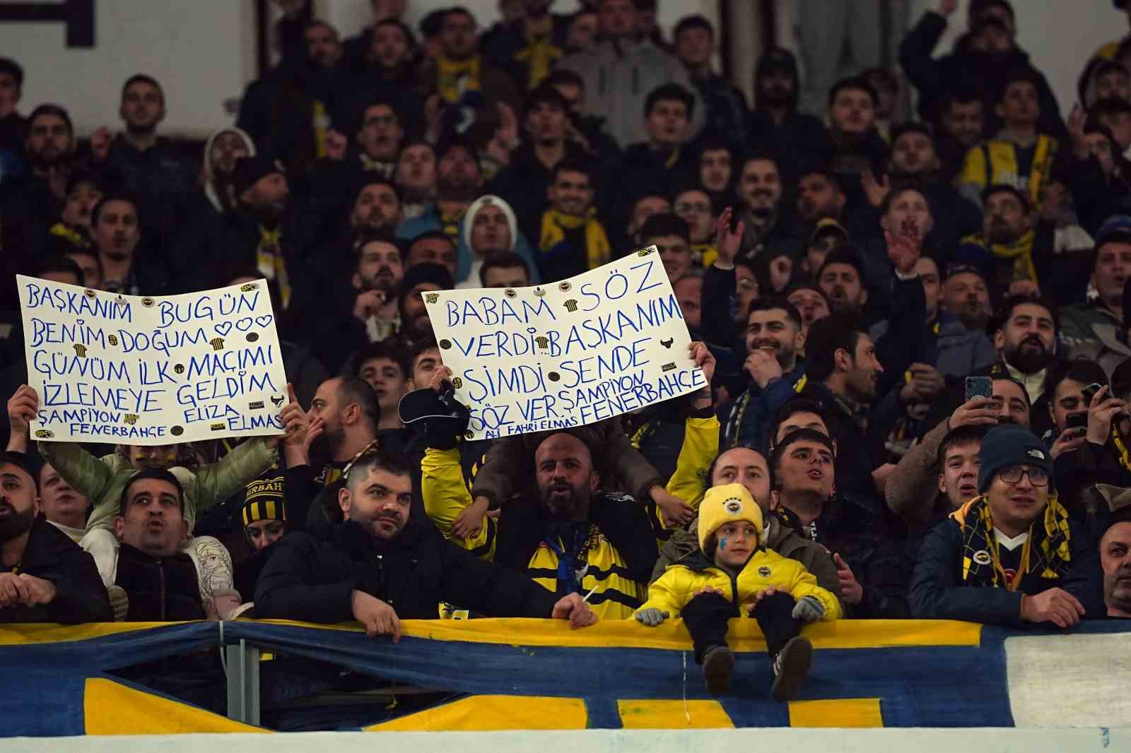 Trendyol Süper Lig: Fenerbahçe: 1 - Gençlerbirliği: 0 (Maç devam ediyor)
