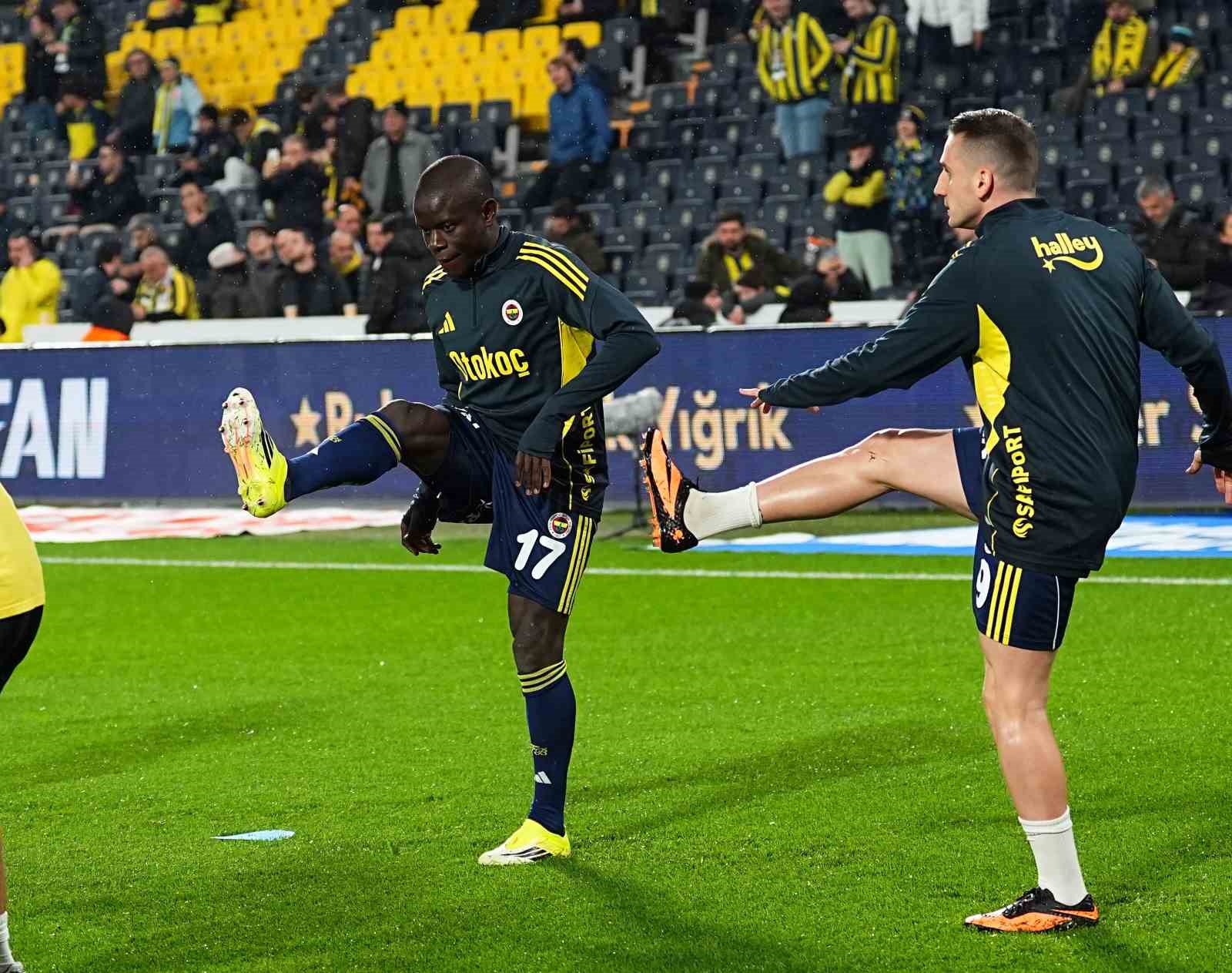 Trendyol Süper Lig: Fenerbahçe: 1 - Gençlerbirliği: 0 (Maç devam ediyor)
