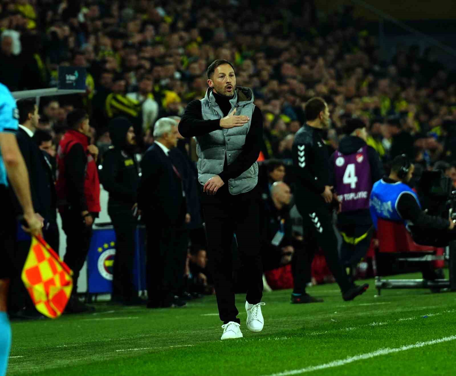 Trendyol Süper Lig: Fenerbahçe: 1 - Göztepe: 1 (İlk yarı)
