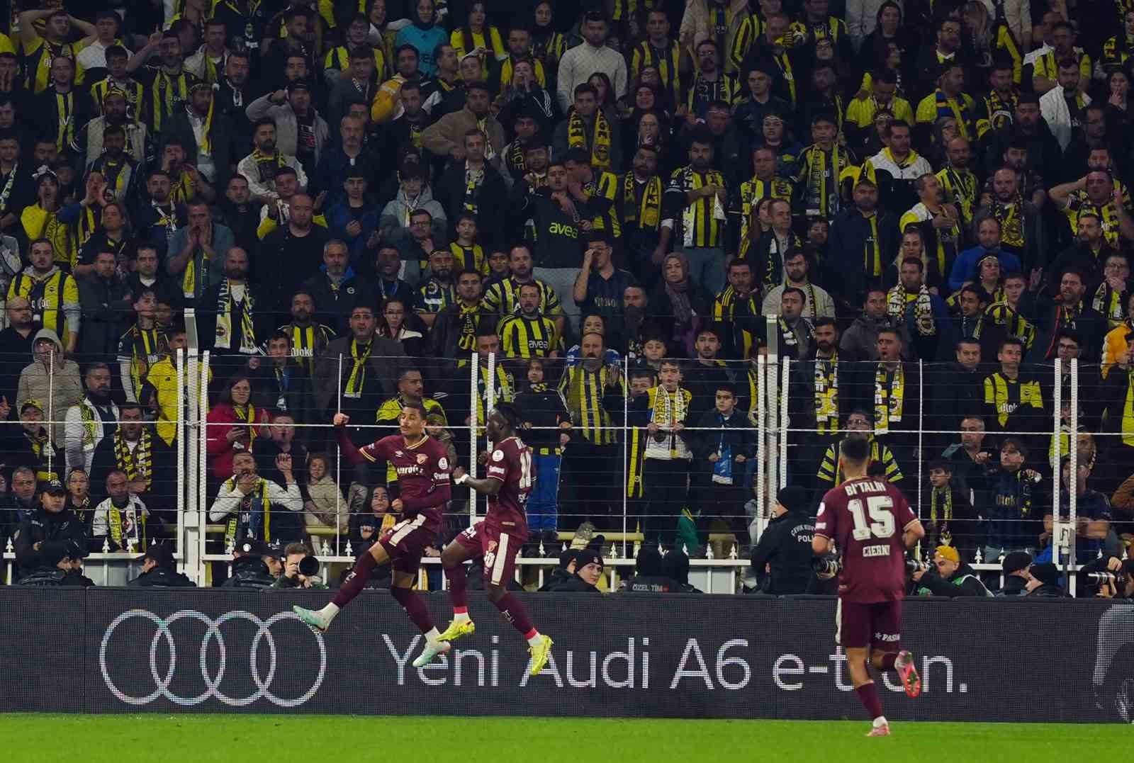 Trendyol Süper Lig: Fenerbahçe: 1 - Göztepe: 1 (İlk yarı)
