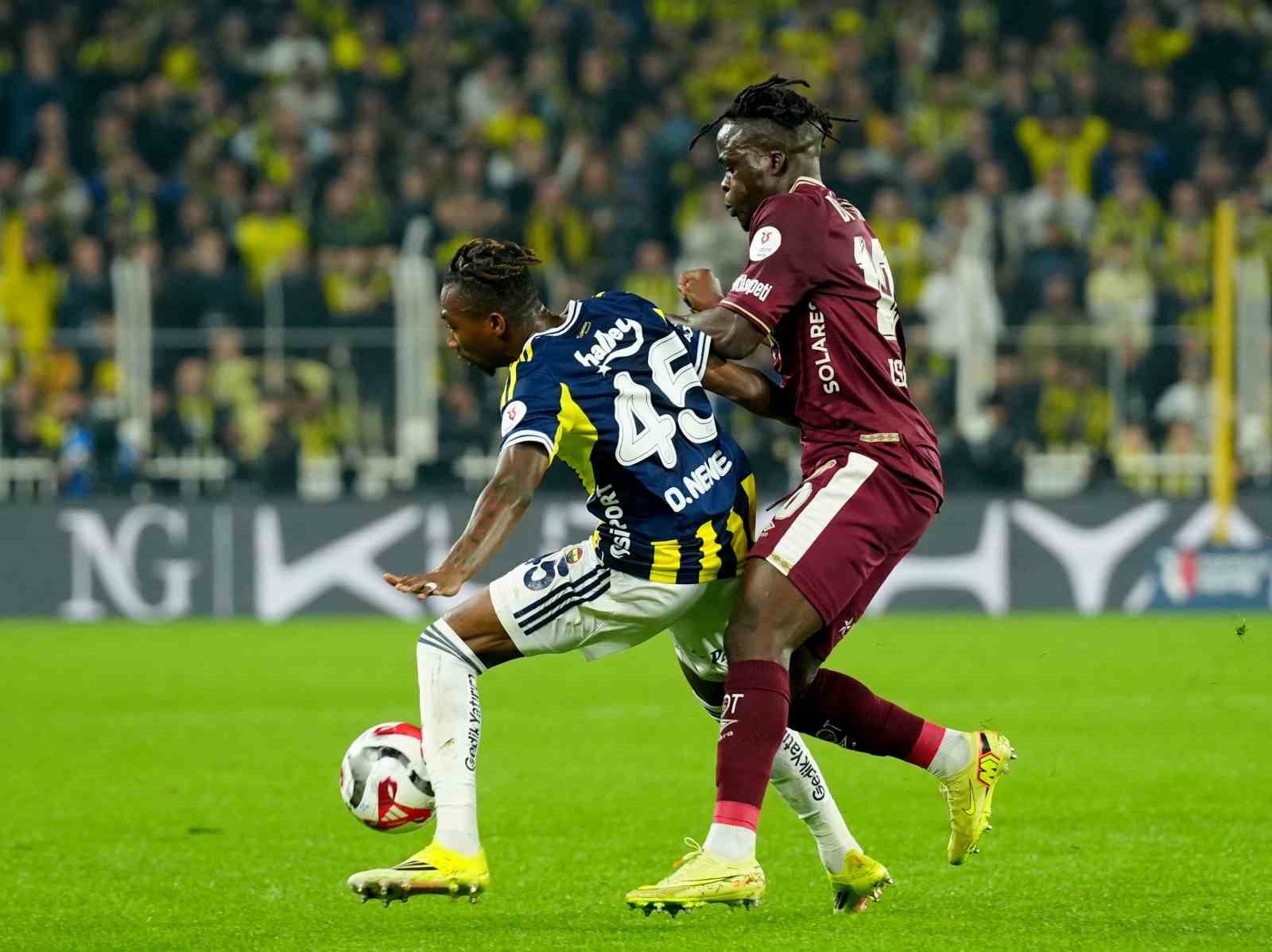 Trendyol Süper Lig: Fenerbahçe: 1 - Göztepe: 1 (İlk yarı)
