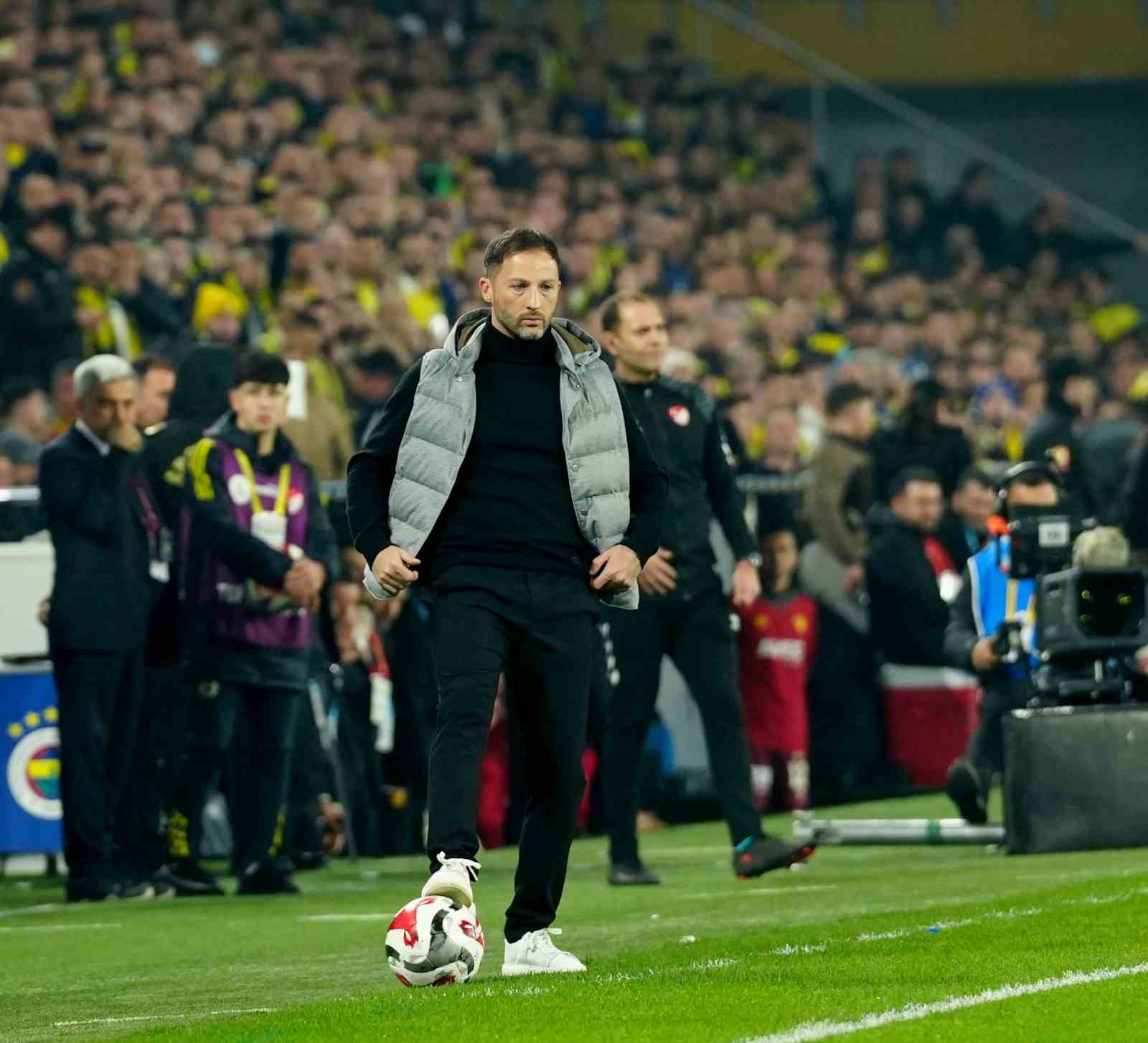 Trendyol Süper Lig: Fenerbahçe: 1 - Göztepe: 1 (İlk yarı)
