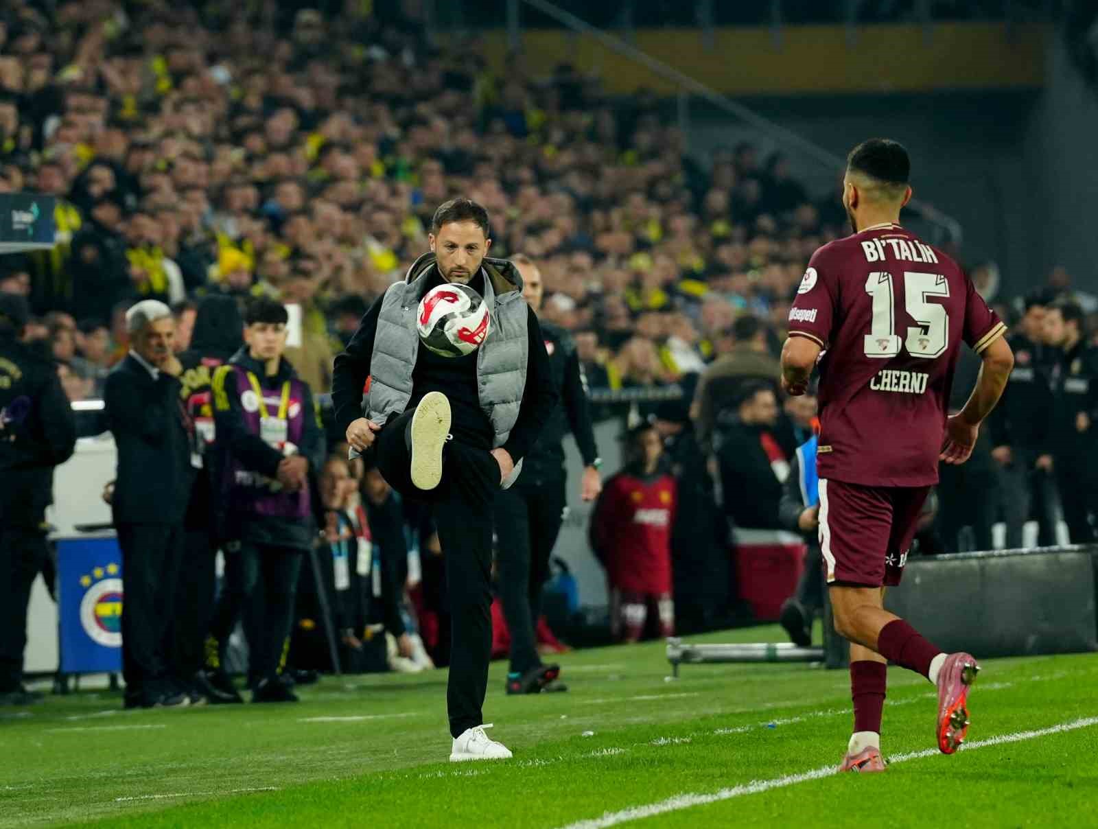 Trendyol Süper Lig: Fenerbahçe: 1 - Göztepe: 1 (İlk yarı)
