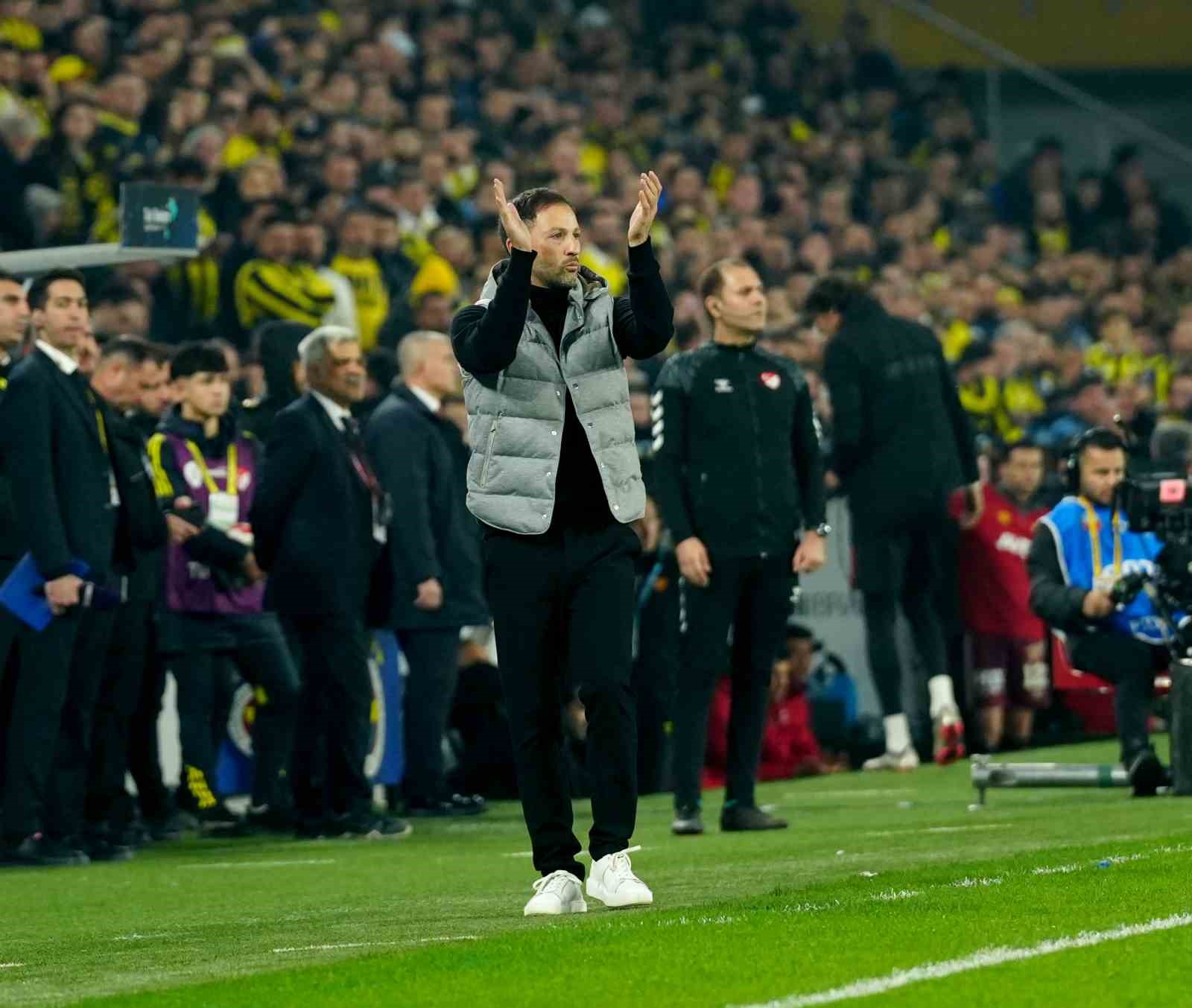 Trendyol Süper Lig: Fenerbahçe: 1 - Göztepe: 1 (İlk yarı)
