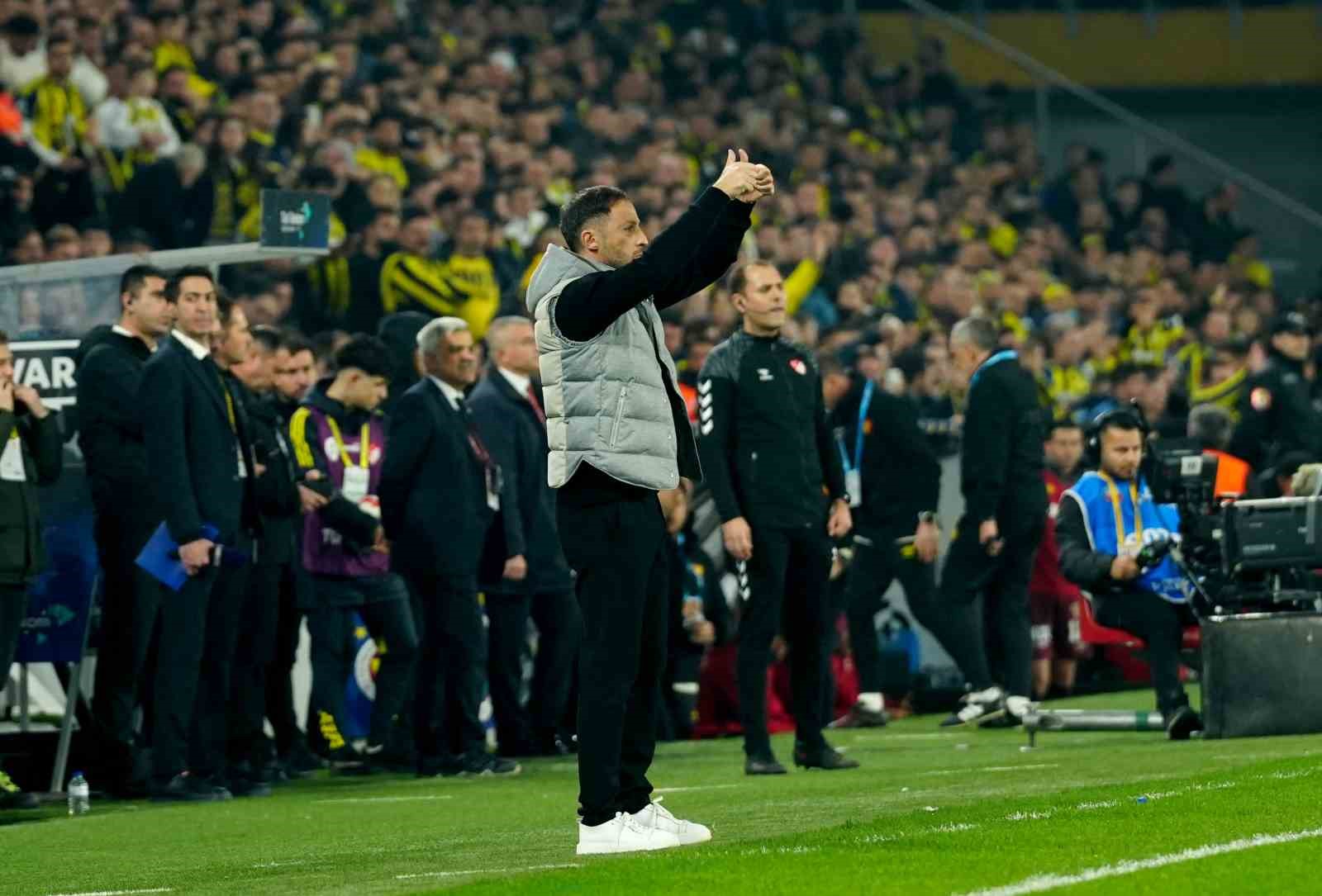 Trendyol Süper Lig: Fenerbahçe: 1 - Göztepe: 1 (İlk yarı)
