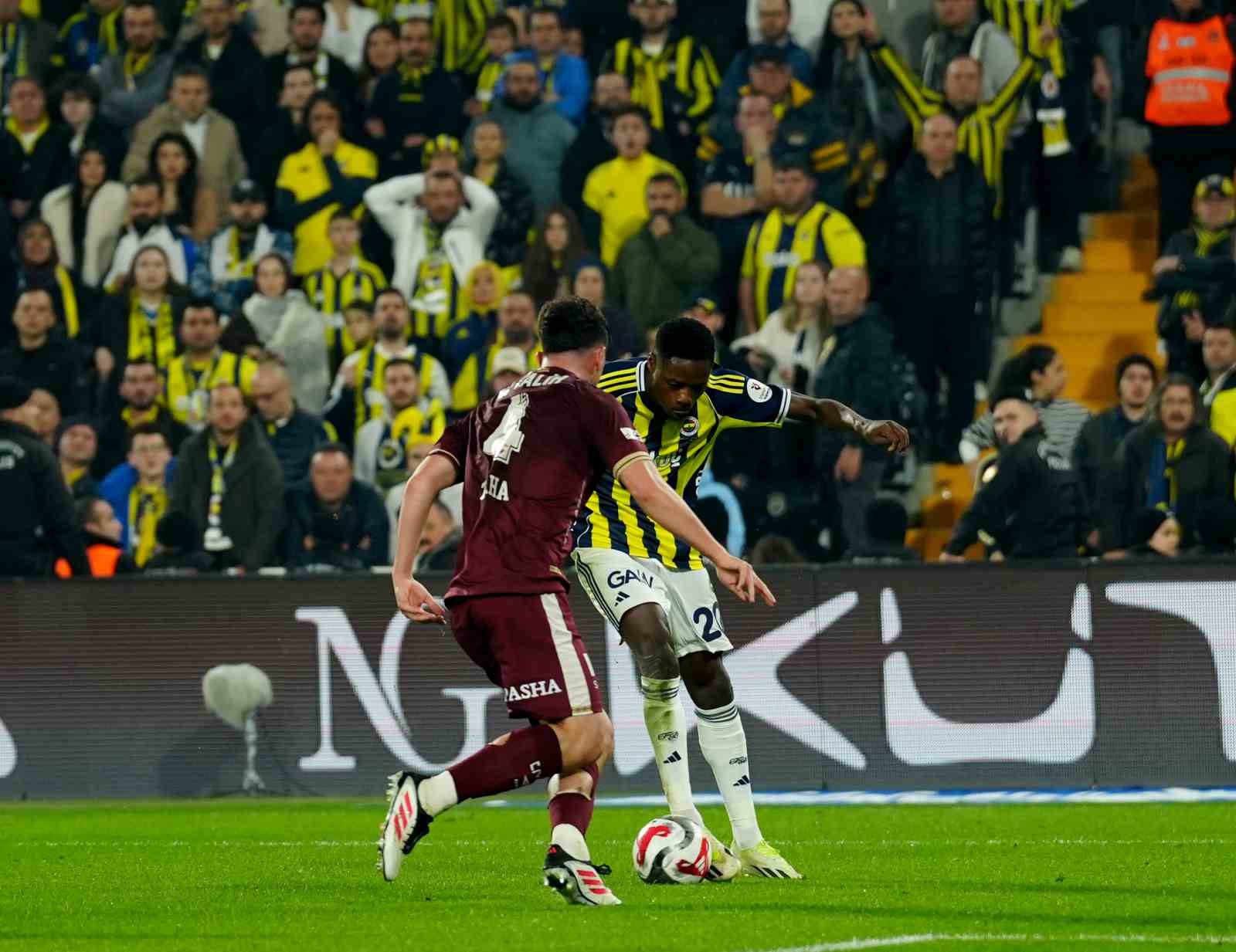 Trendyol Süper Lig: Fenerbahçe: 1 - Göztepe: 1 (İlk yarı)
