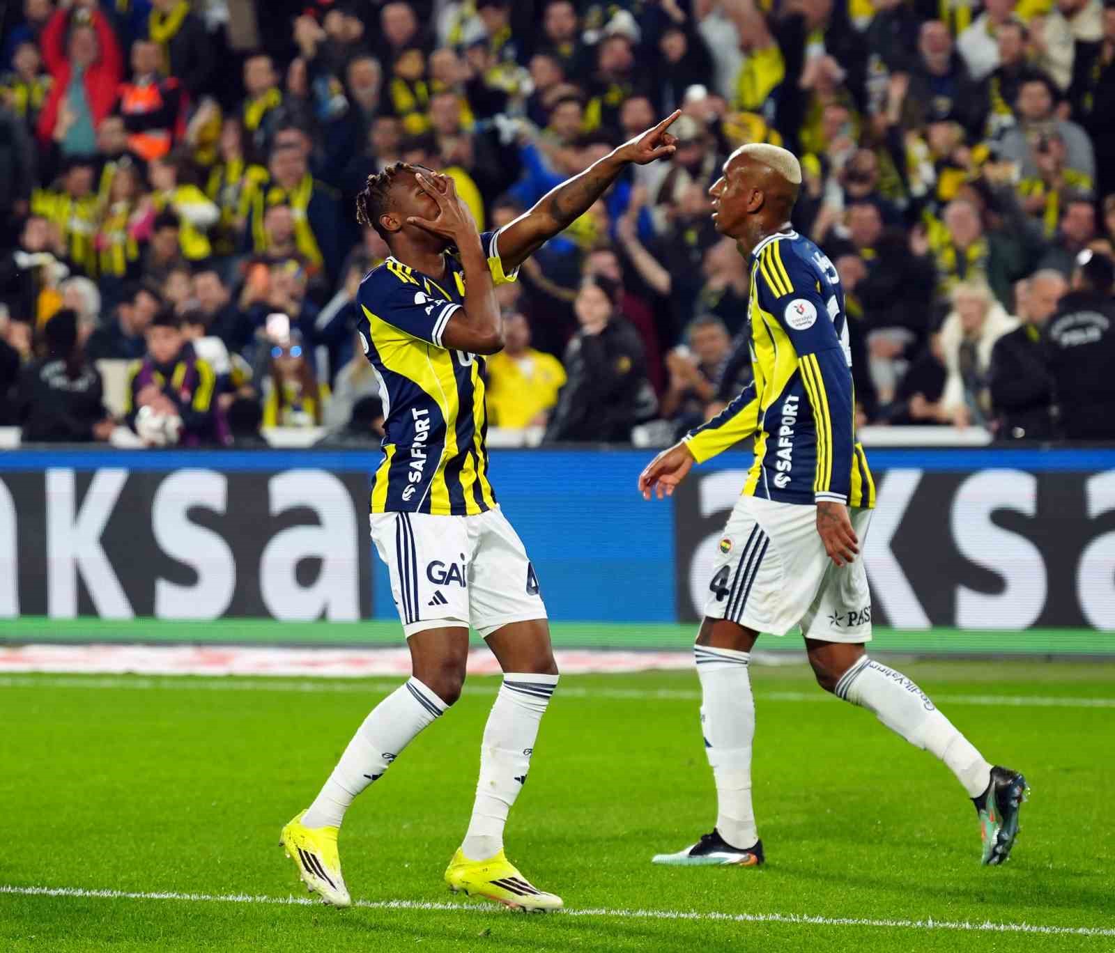 Trendyol Süper Lig: Fenerbahçe: 1 - Göztepe: 1 (İlk yarı)
