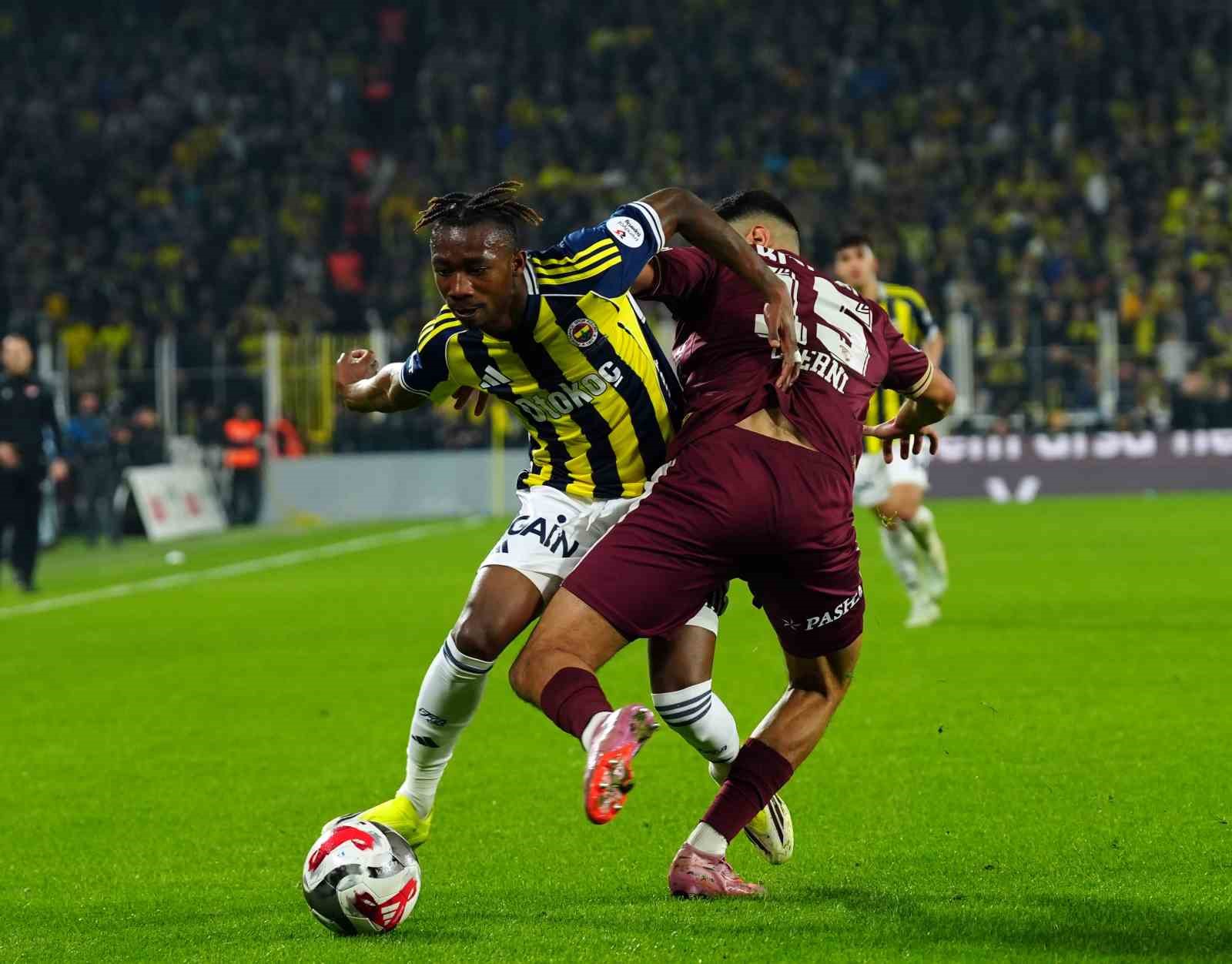 Trendyol Süper Lig: Fenerbahçe: 1 - Göztepe: 1 (İlk yarı)
