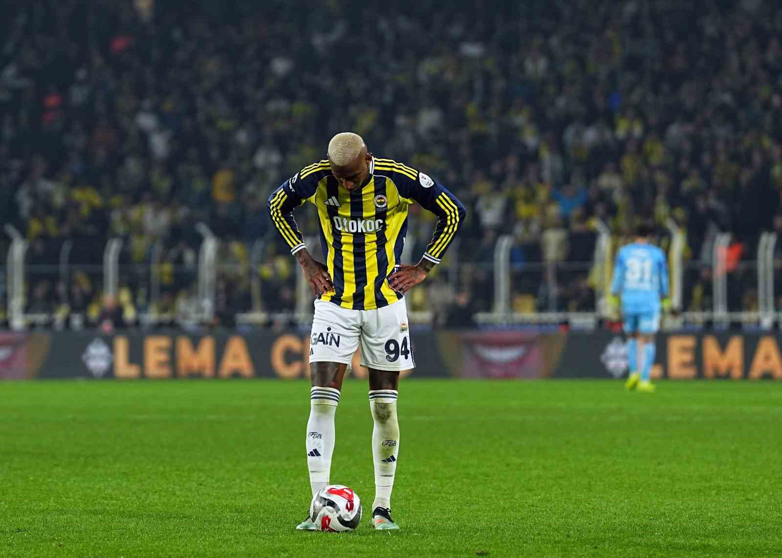 Trendyol Süper Lig: Fenerbahçe: 1 - Göztepe: 1 (Maç sonucu)
