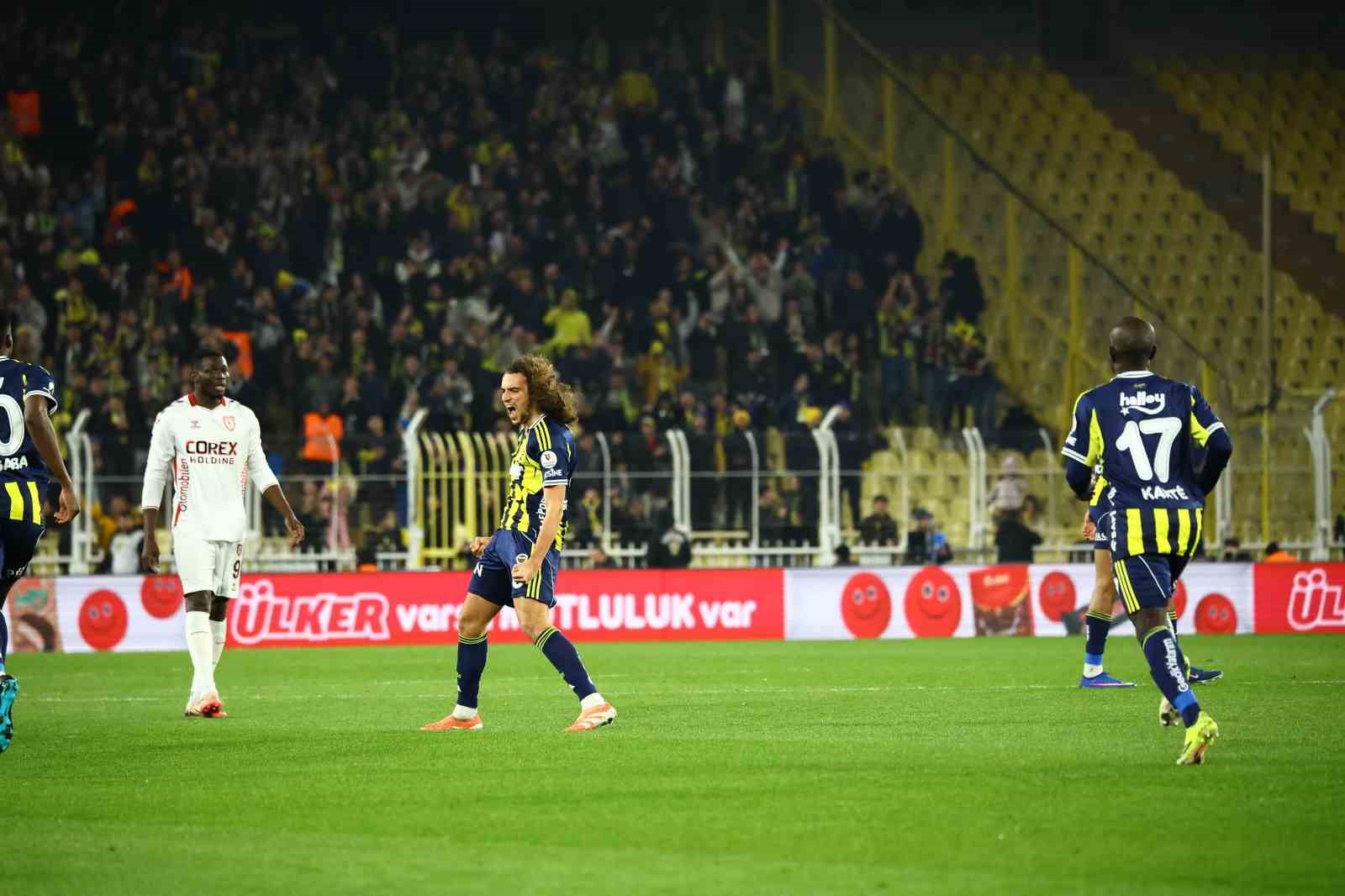 Trendyol Süper Lig: Fenerbahçe: 1 - Samsunspor: 1 (Maç devam ediyor)
