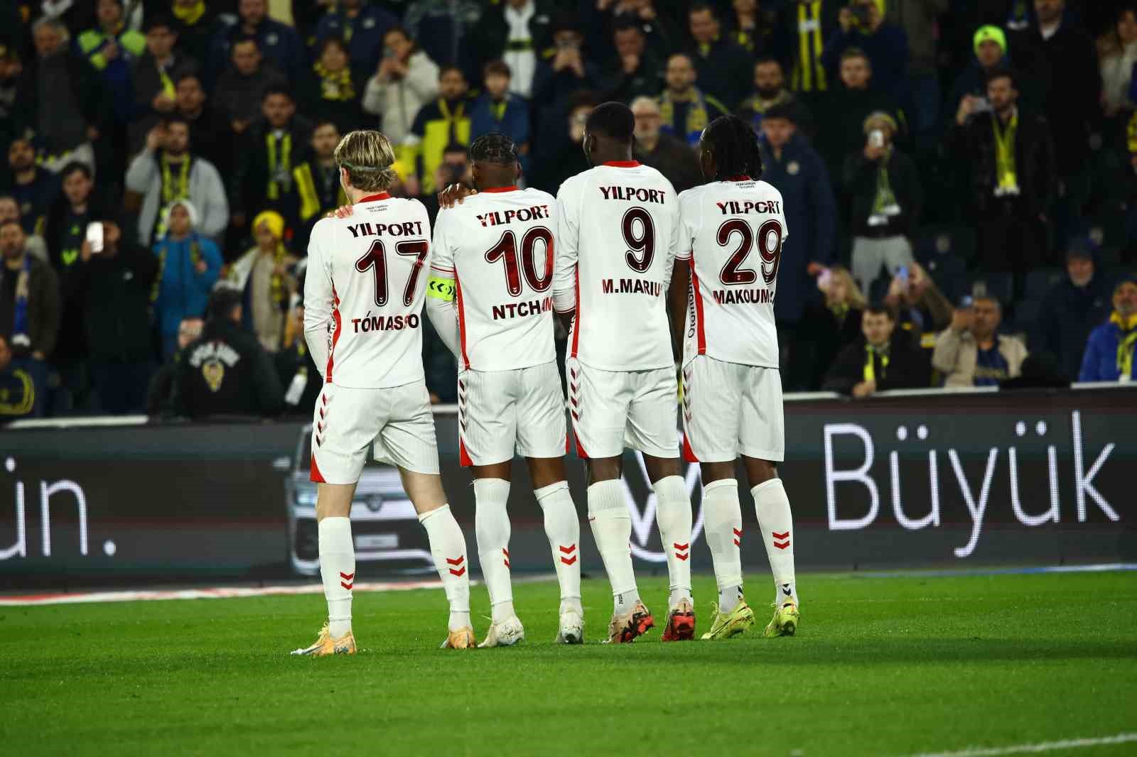 Trendyol Süper Lig: Fenerbahçe: 1 - Samsunspor: 1 (Maç devam ediyor)

