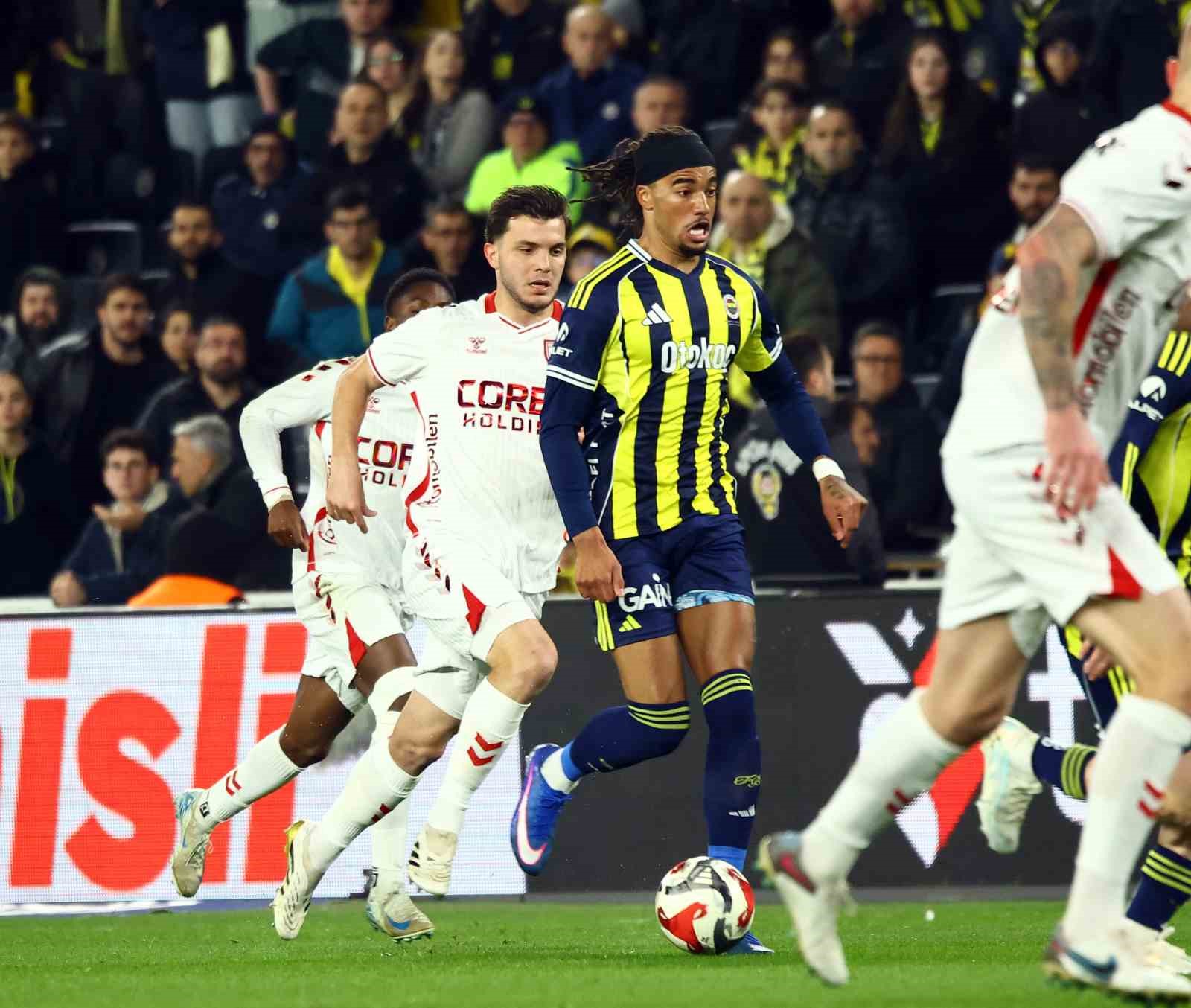Trendyol Süper Lig: Fenerbahçe: 1 - Samsunspor: 1 (Maç devam ediyor)

