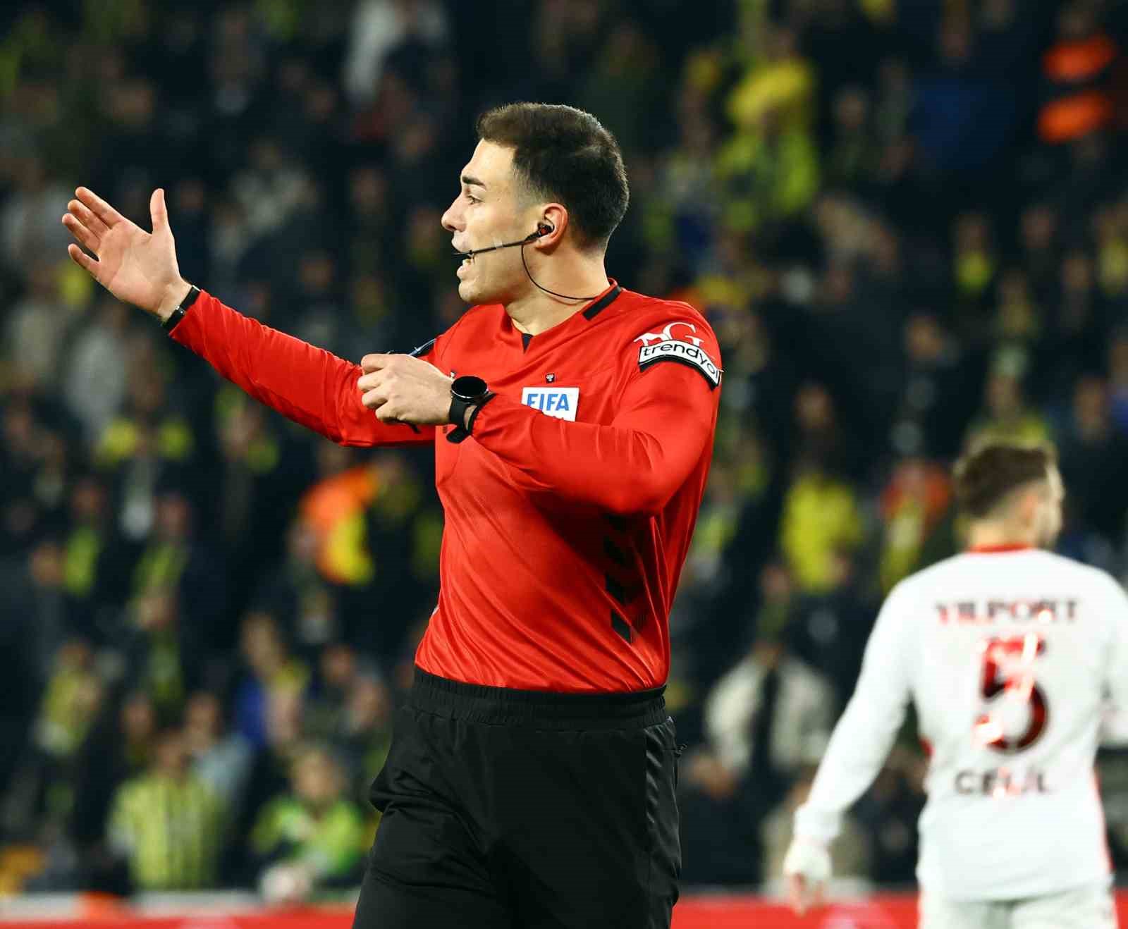 Trendyol Süper Lig: Fenerbahçe: 1 - Samsunspor: 1 (Maç devam ediyor)
