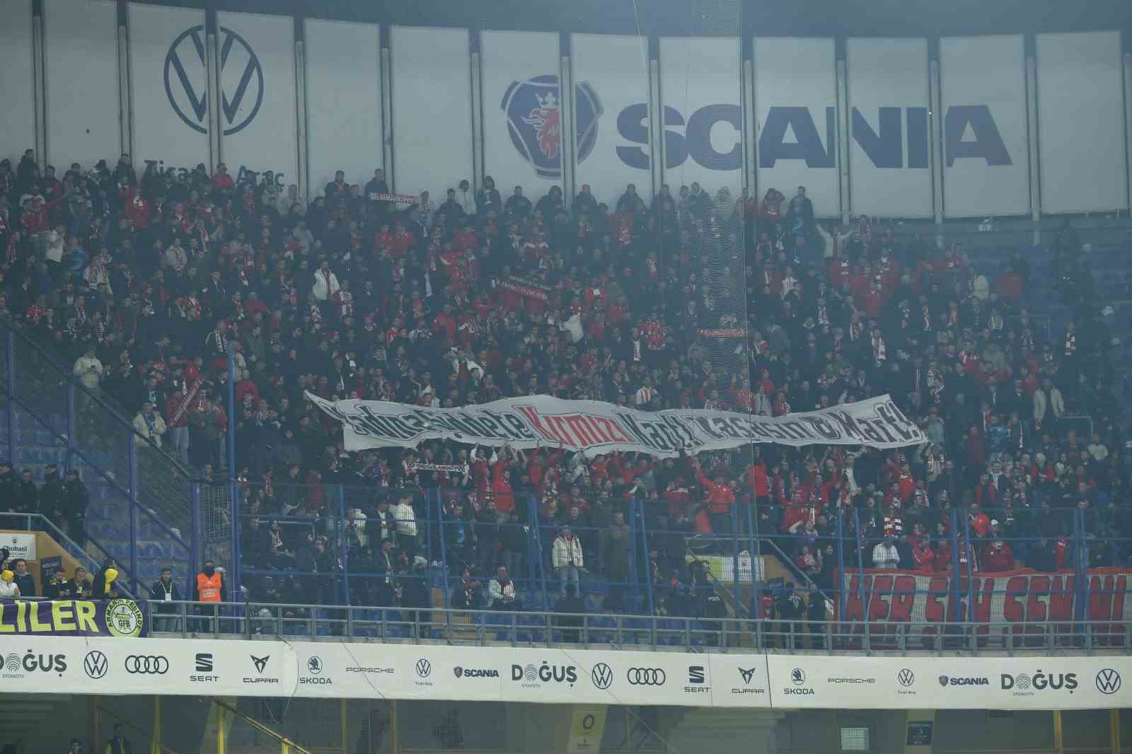 Trendyol Süper Lig: Fenerbahçe: 1 - Samsunspor: 1 (Maç devam ediyor)
