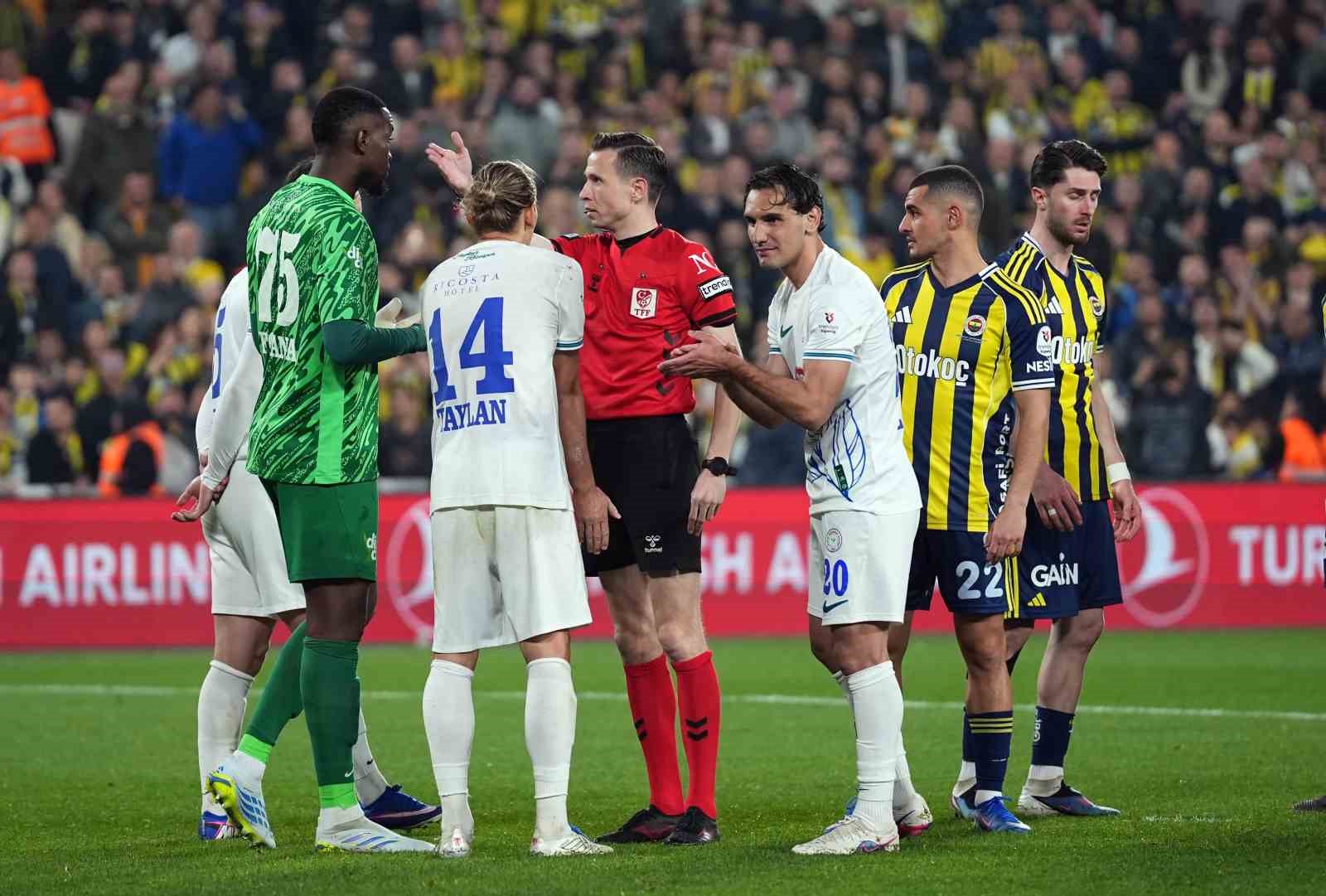 Trendyol Süper Lig: Fenerbahçe: 2 - Çaykur Rizespor: 2 (Maç sonucu)
