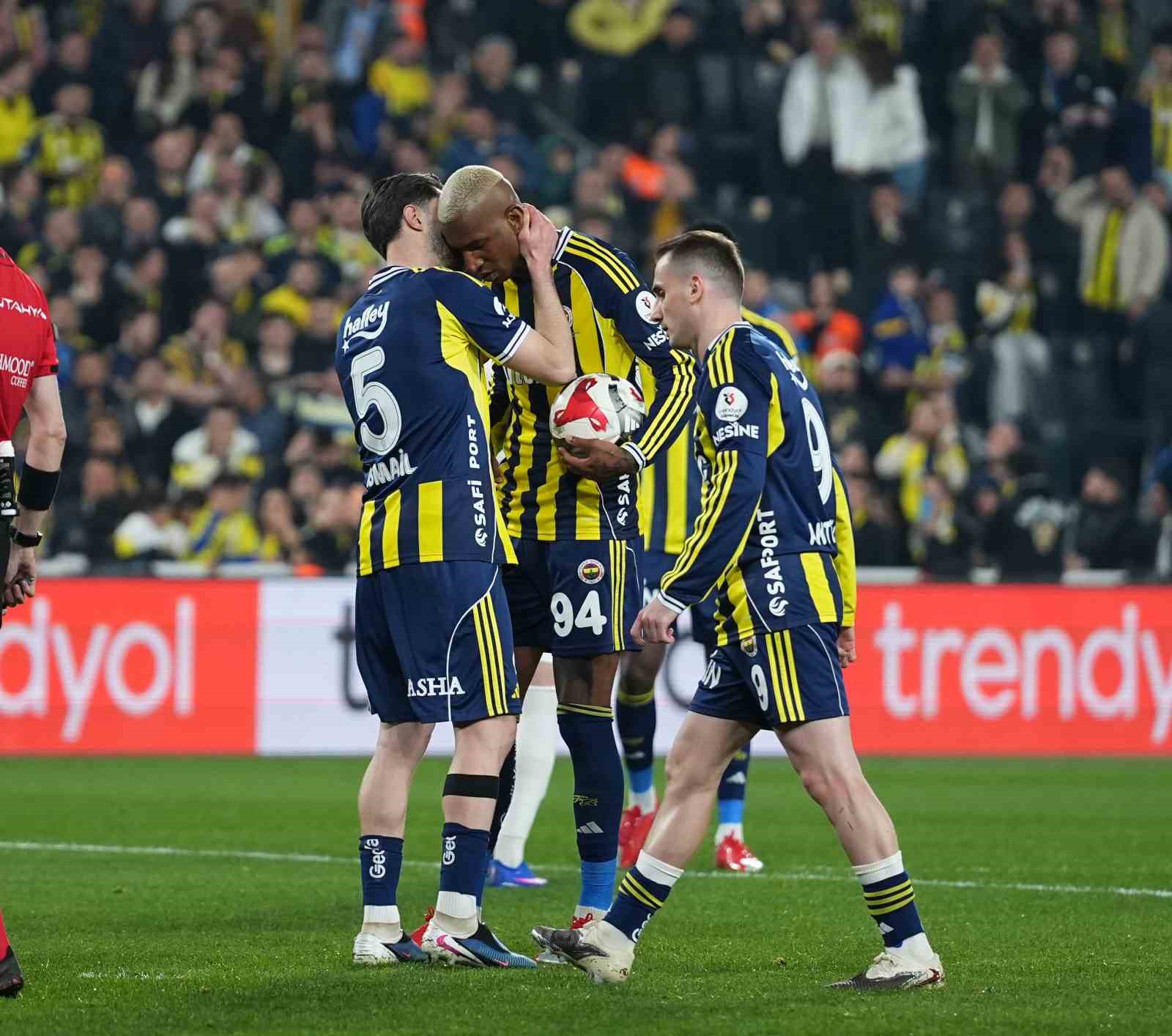 Trendyol Süper Lig: Fenerbahçe: 2 - Çaykur Rizespor: 2 (Maç sonucu)
