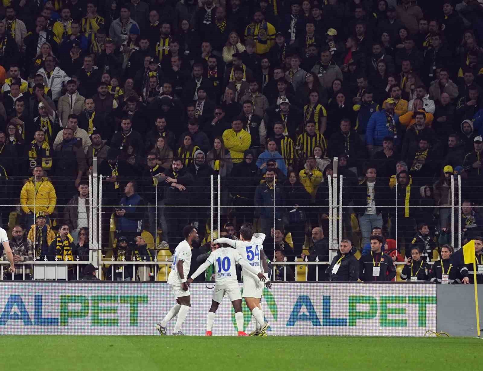 Trendyol Süper Lig: Fenerbahçe: 2 - Çaykur Rizespor: 2 (Maç sonucu)
