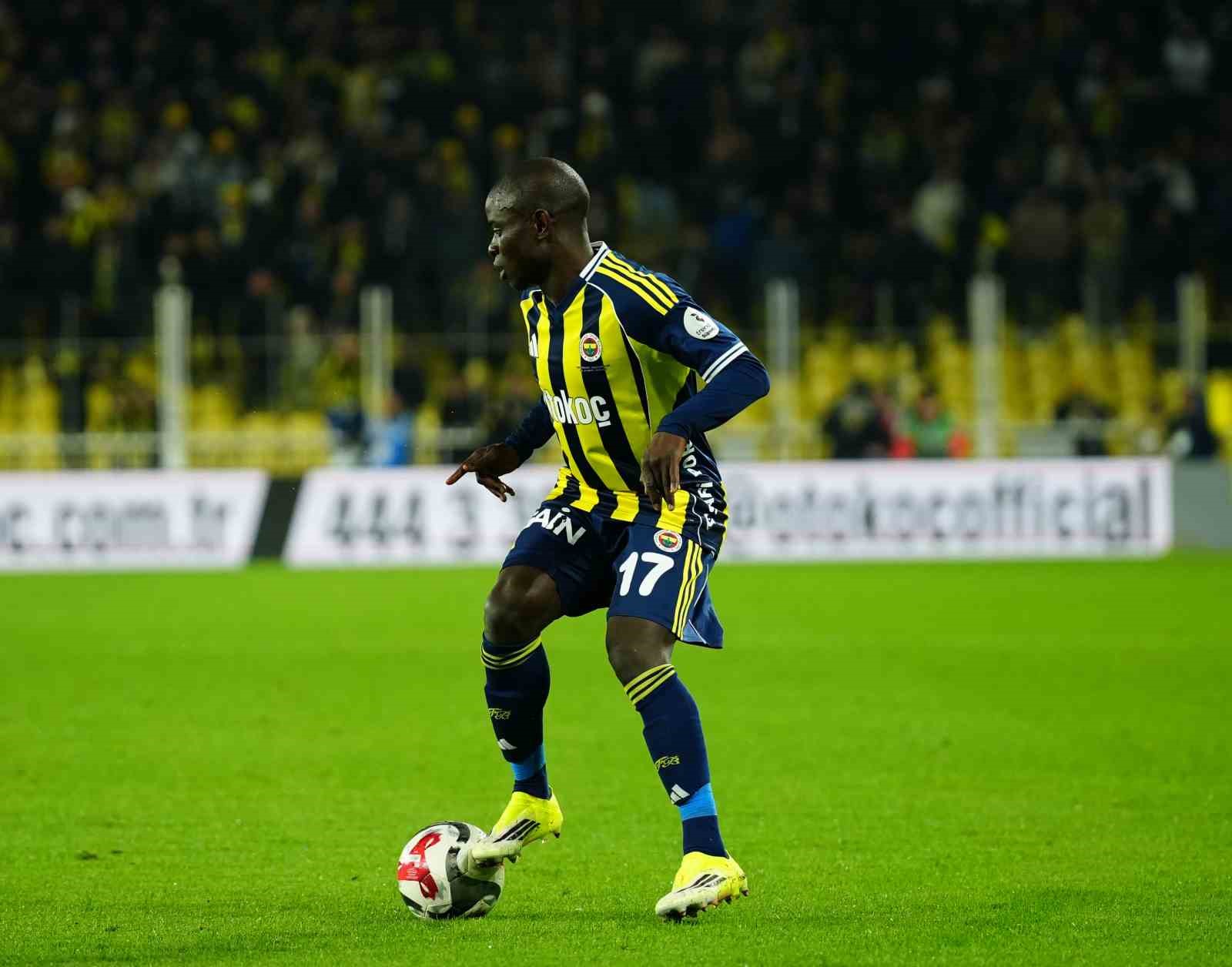 Trendyol Süper Lig: Fenerbahçe: 3 - Gençlerbirliği: 0 (İlk yarı)
