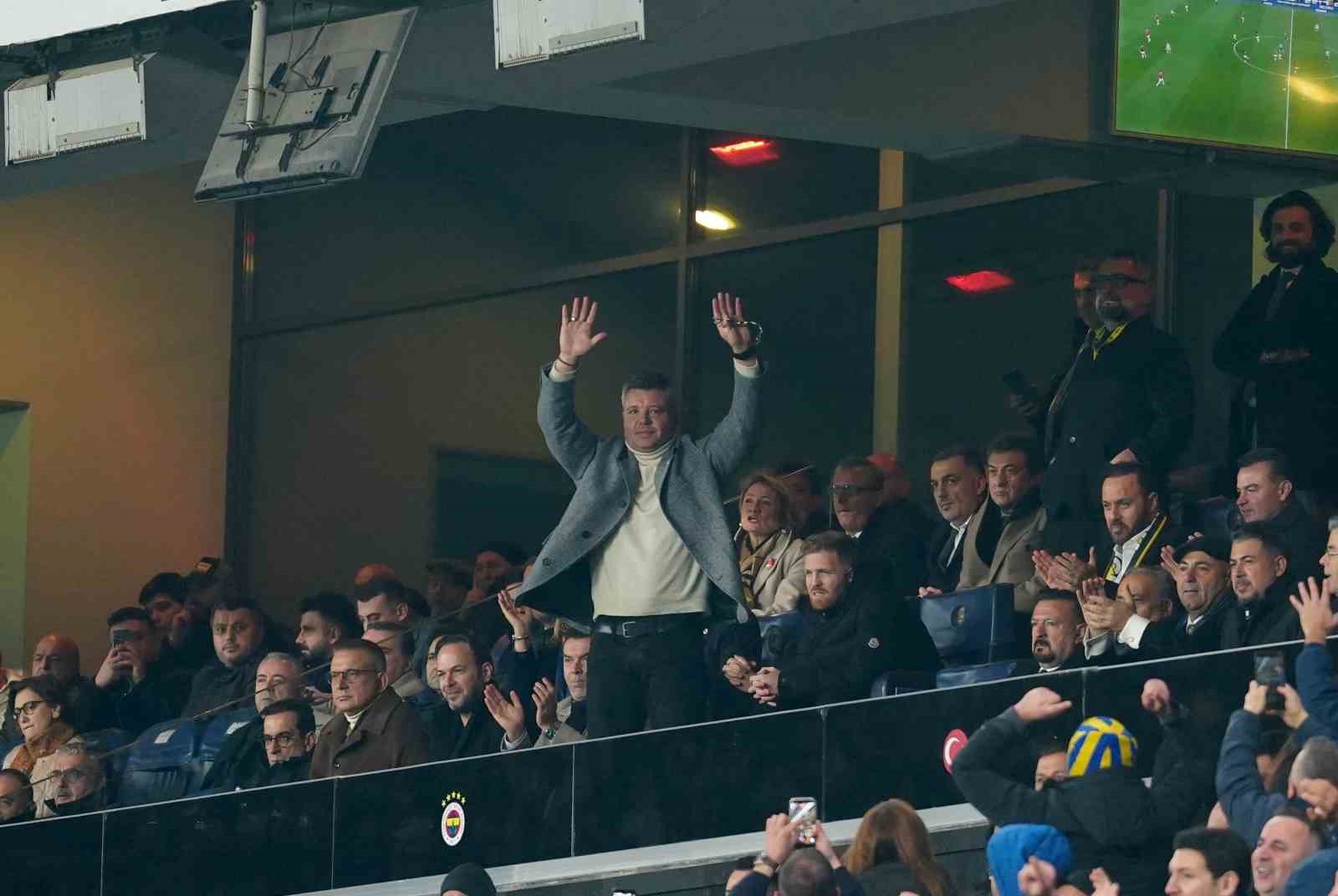 Trendyol Süper Lig: Fenerbahçe: 3 - Gençlerbirliği: 0 (İlk yarı)
