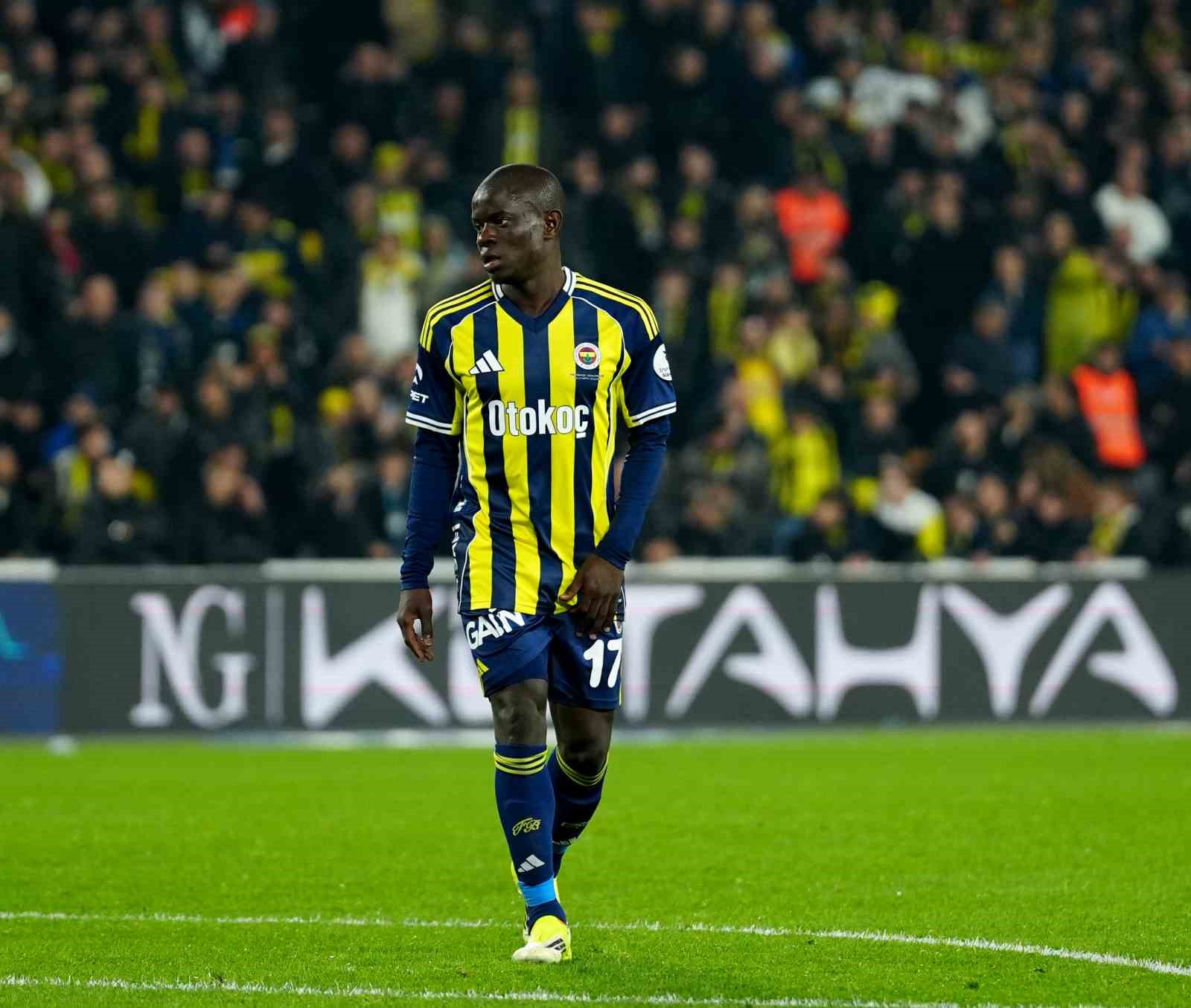 Trendyol Süper Lig: Fenerbahçe: 3 - Gençlerbirliği: 0 (İlk yarı)
