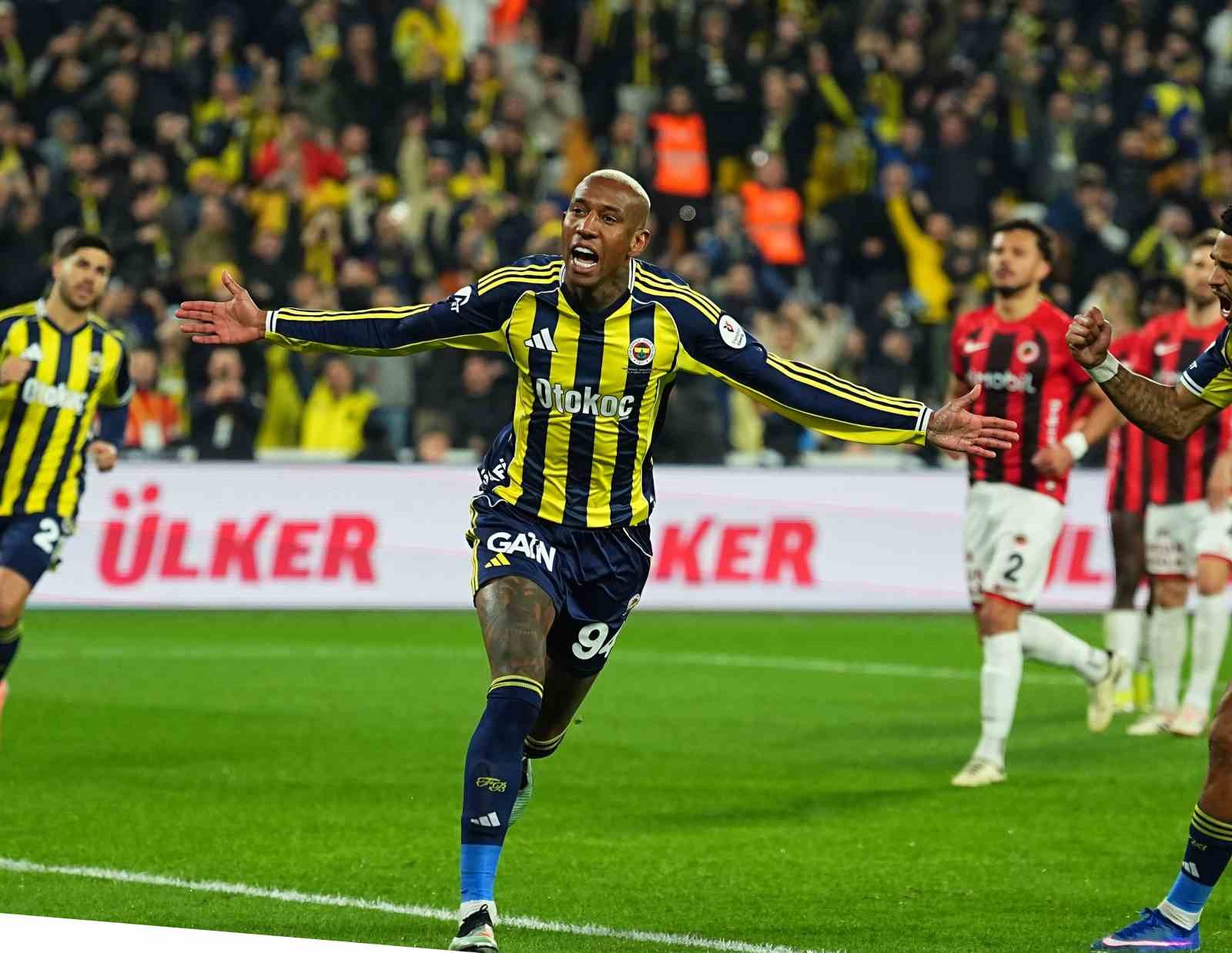 Trendyol Süper Lig: Fenerbahçe: 3 - Gençlerbirliği: 0 (İlk yarı)
