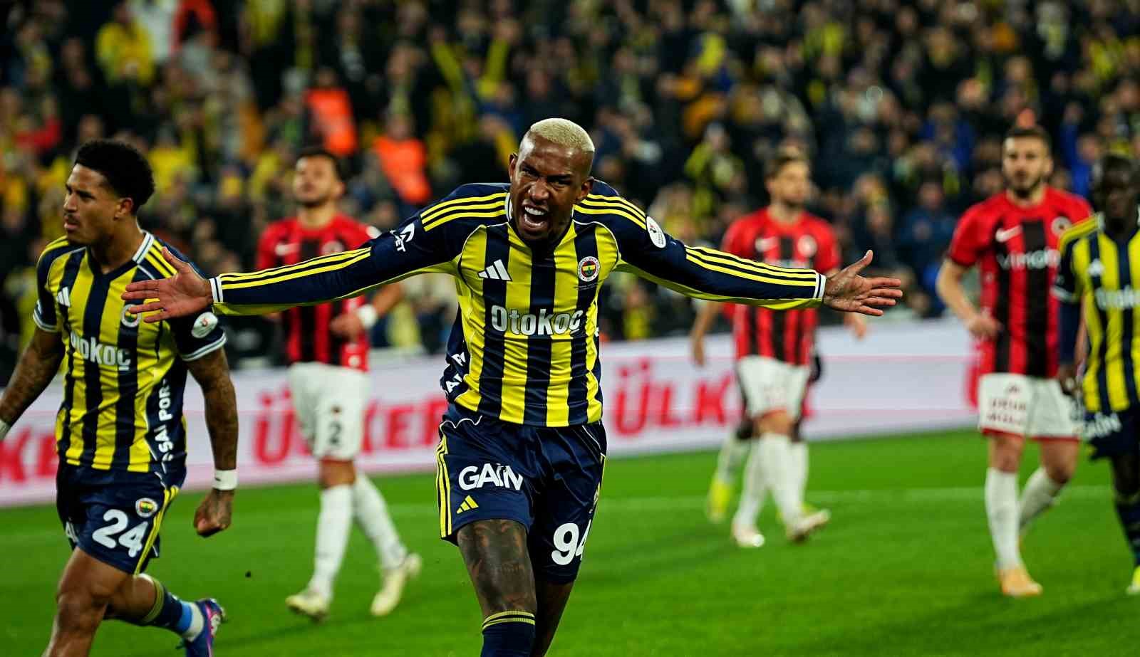 Trendyol Süper Lig: Fenerbahçe: 3 - Gençlerbirliği: 0 (İlk yarı)
