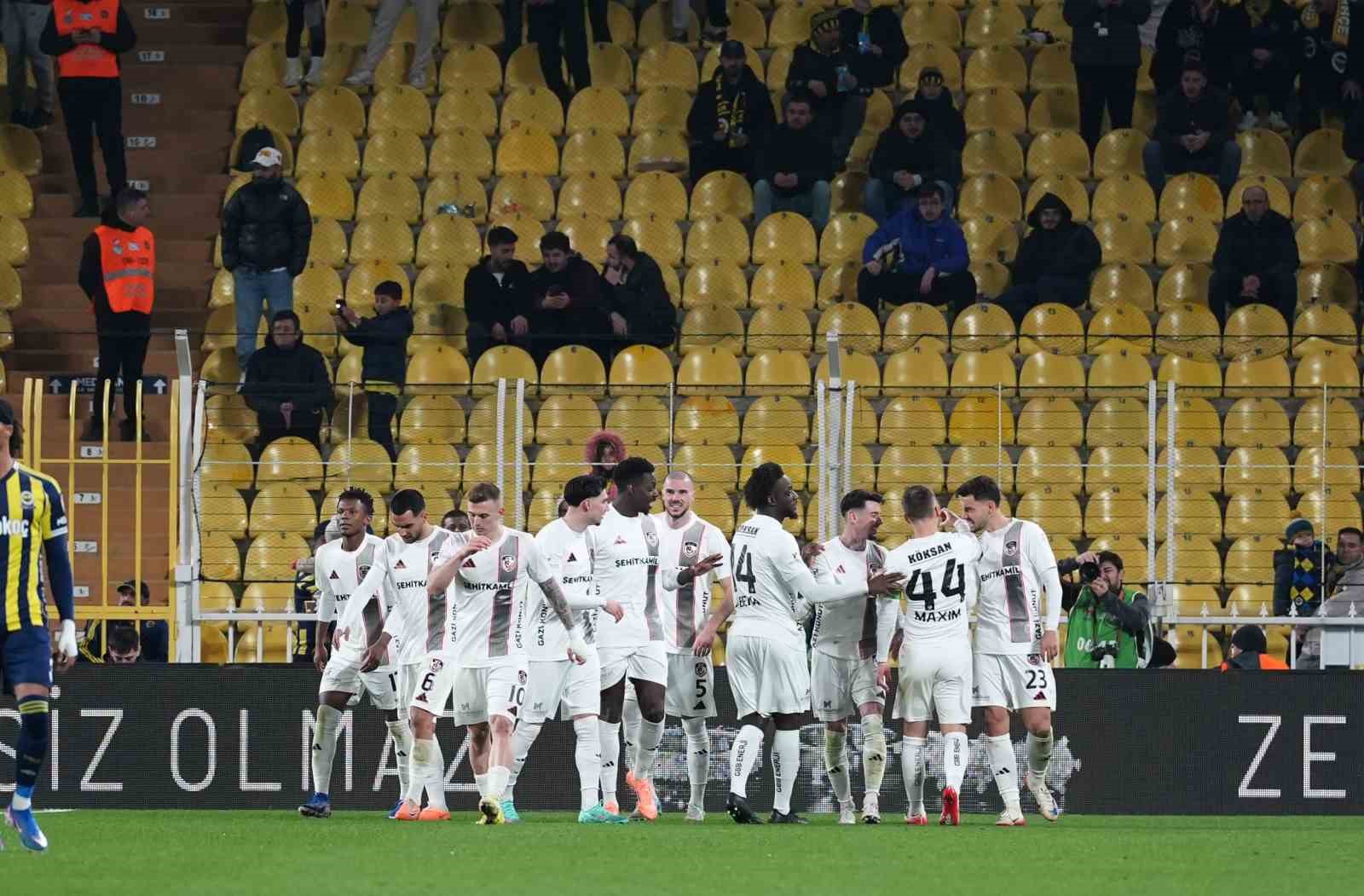 Trendyol Süper Lig: Fenerbahçe: 4 - Gaziantep FK: 1 (Maç sonucu)
