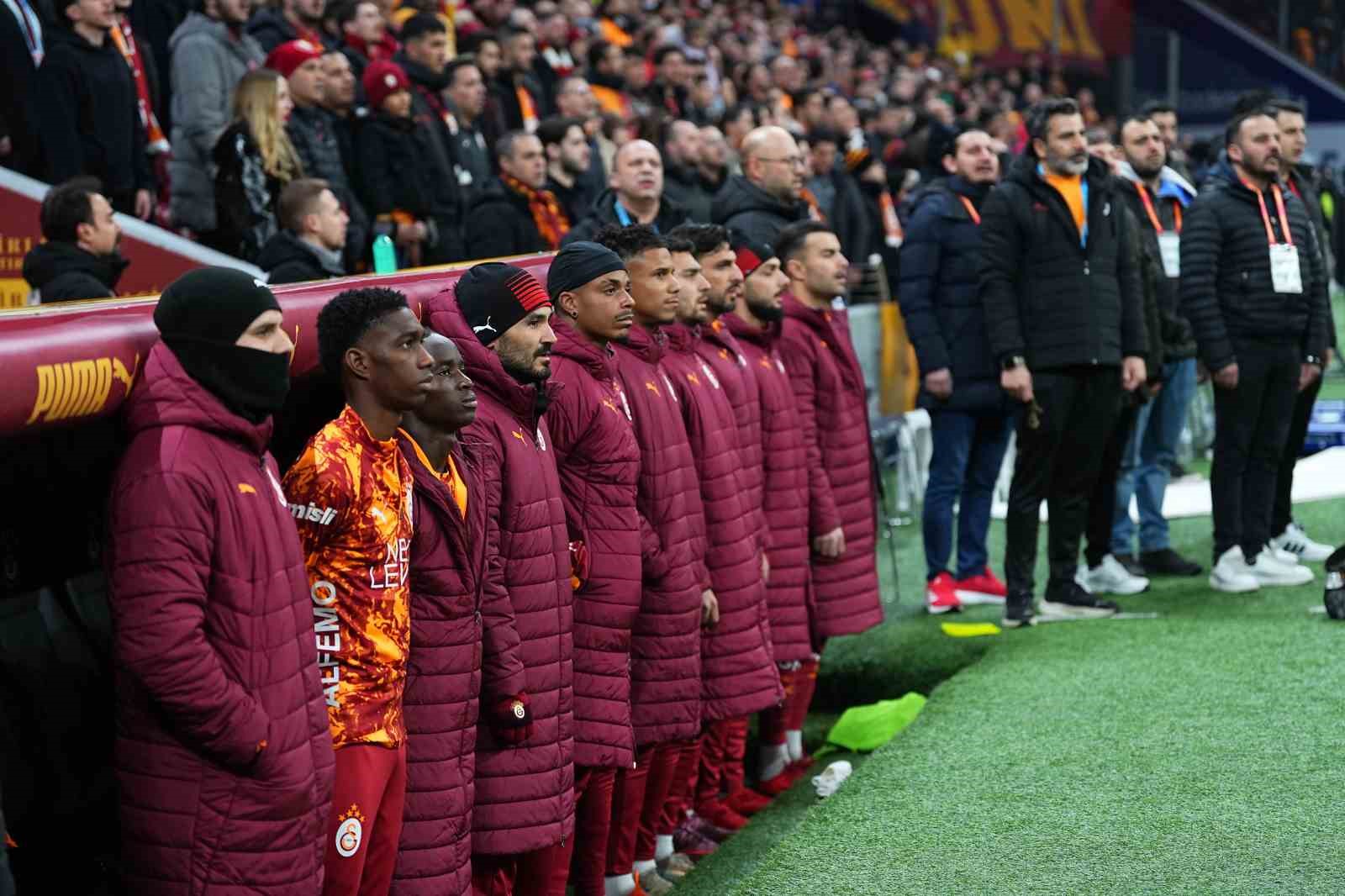 Trendyol Süper Lig: Galatasaray: 0 - Corendon Alanyaspor: 0 (Maç devam ediyor)
