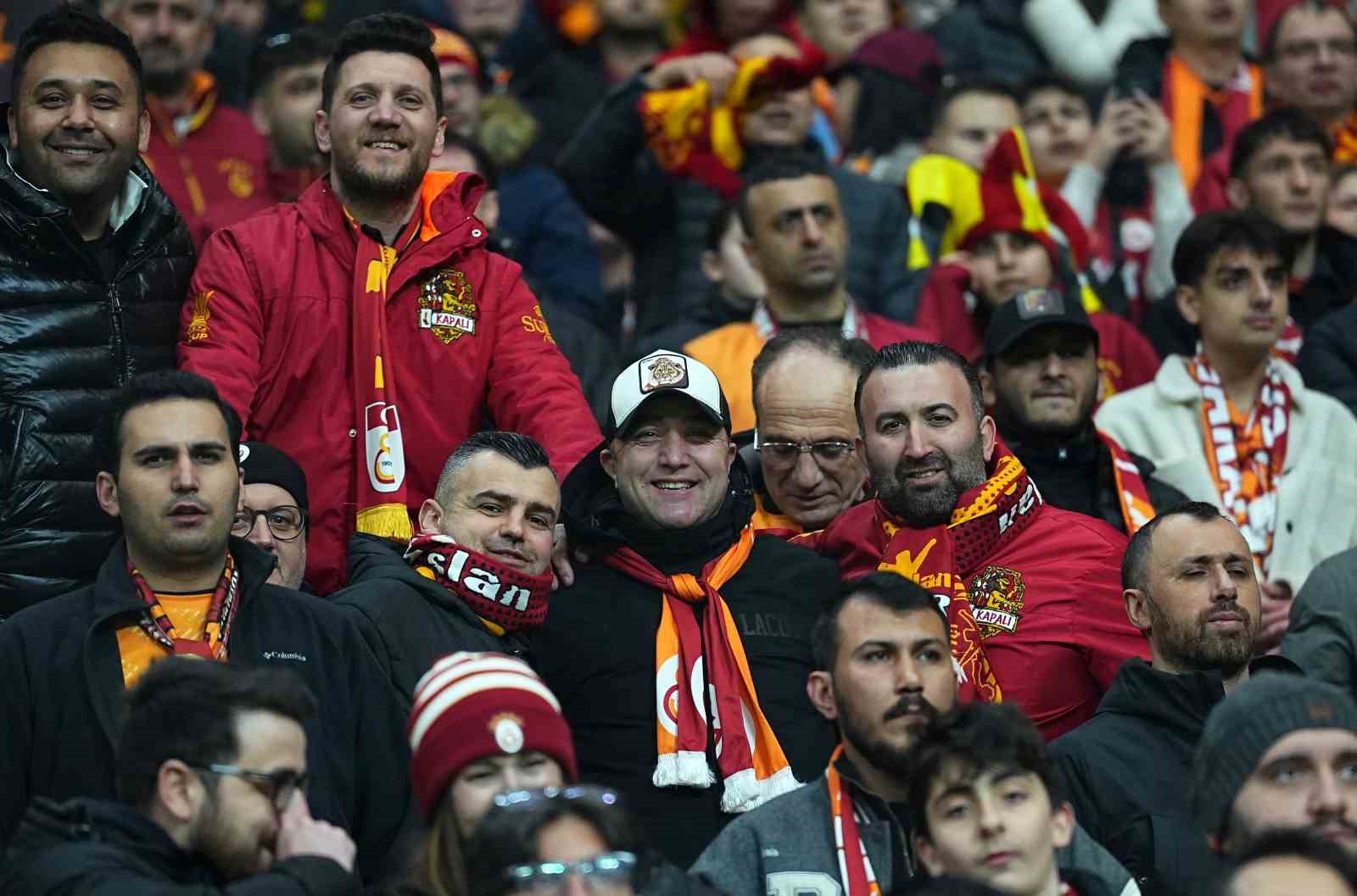 Trendyol Süper Lig: Galatasaray: 0 - Corendon Alanyaspor: 0 (Maç devam ediyor)
