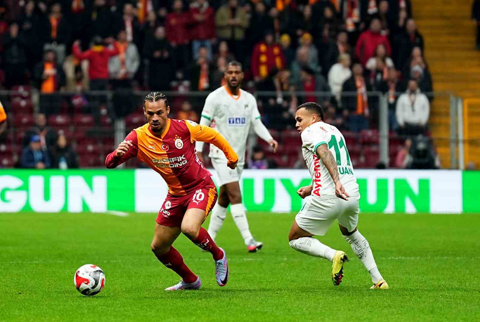 Trendyol Süper Lig: Galatasaray: 0 - Corendon Alanyaspor: 0 (Maç devam ediyor)
