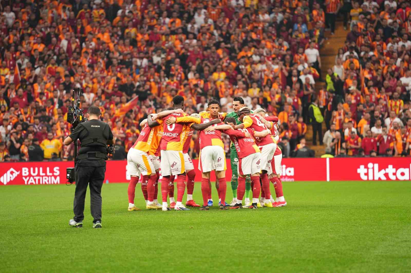 Trendyol Süper Lig: Galatasaray: 0 - Fenerbahçe: 0 (Maç devam ediyor)
