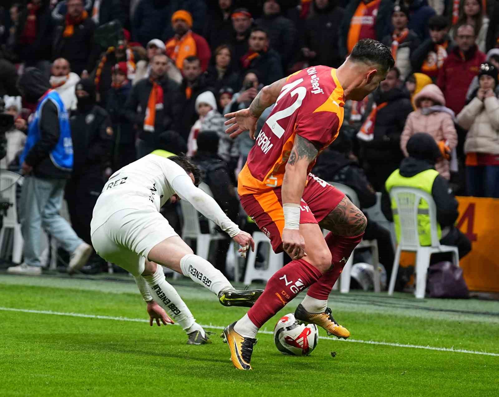 Trendyol Süper Lig: Galatasaray: 0 - Gaziantep FK: 0 (İlk yarı)
