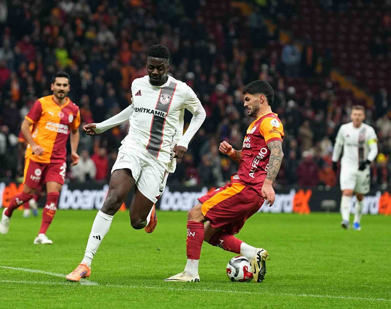 Trendyol Süper Lig: Galatasaray: 0 - Gaziantep FK: 0 (İlk yarı)
