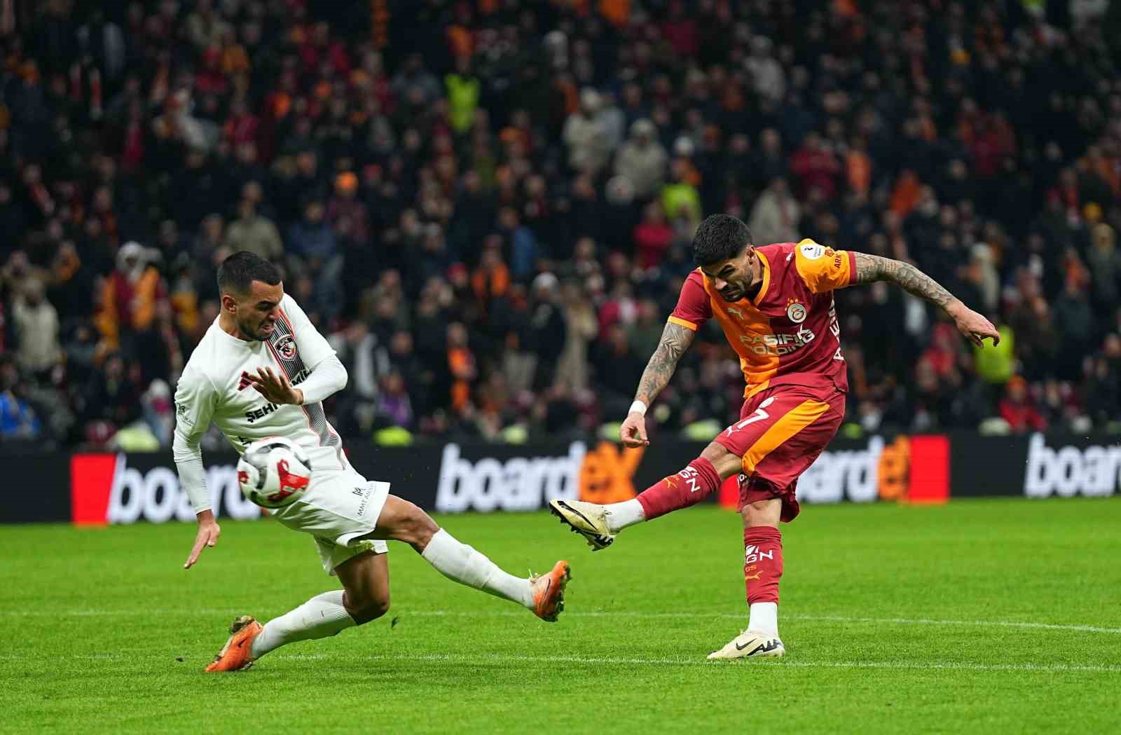 Trendyol Süper Lig: Galatasaray: 0 - Gaziantep FK: 0 (İlk yarı)
