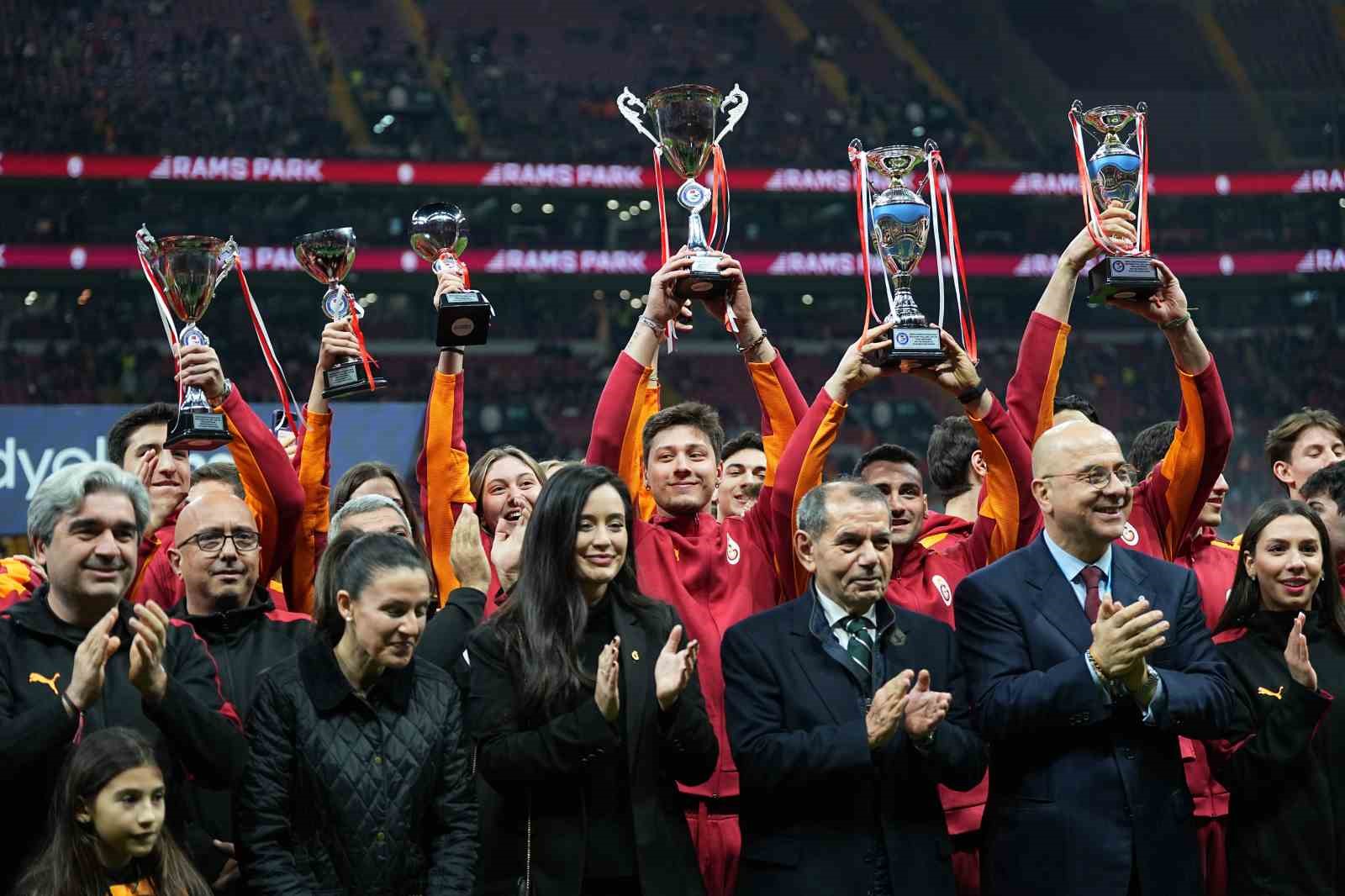 Trendyol Süper Lig: Galatasaray: 0 - Gaziantep FK: 0 (Maç devam ediyor)
