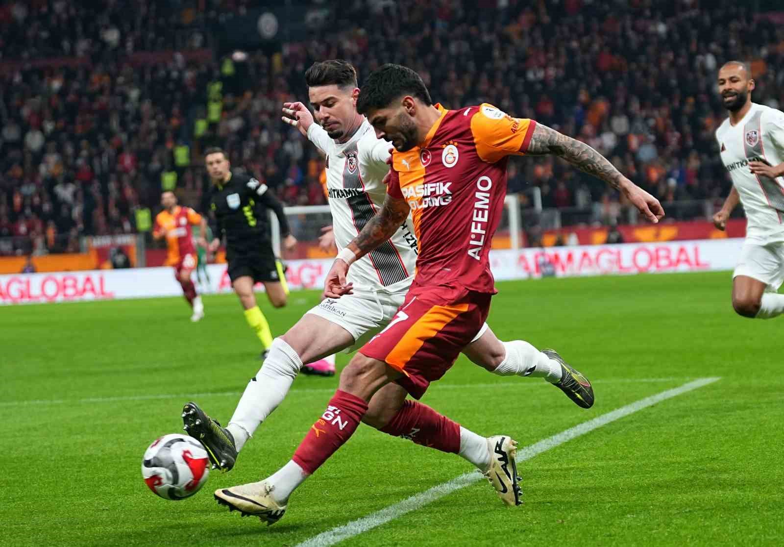 Trendyol Süper Lig: Galatasaray: 0 - Gaziantep FK: 0 (Maç devam ediyor)
