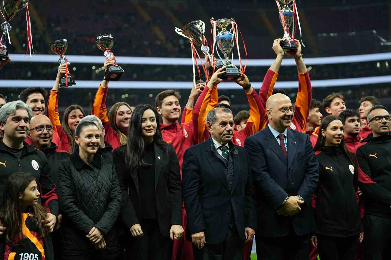 Trendyol Süper Lig: Galatasaray: 0 - Gaziantep FK: 0 (Maç devam ediyor)
