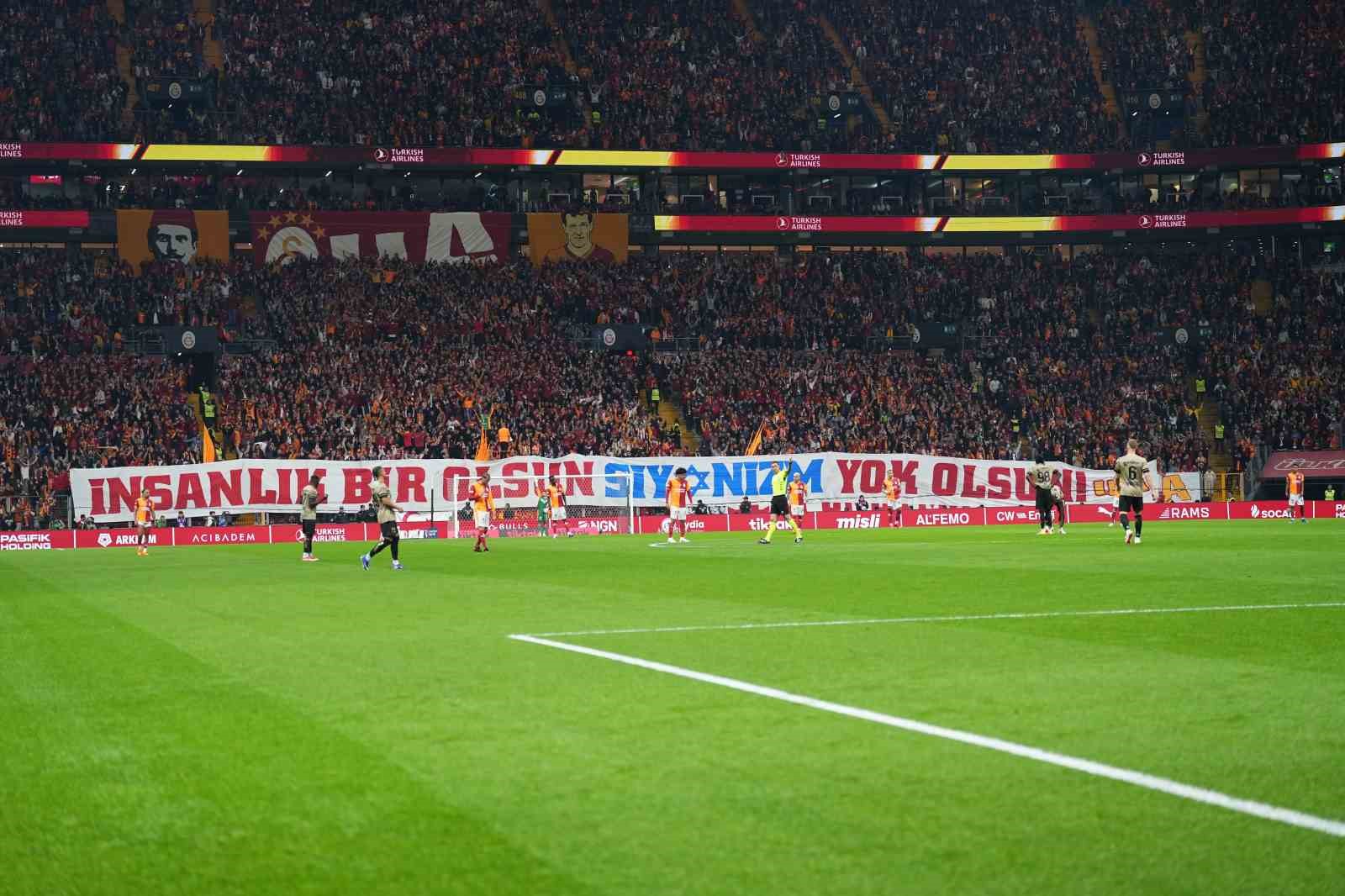 Trendyol Süper Lig: Galatasaray: 0 - Kocaelispor: 0 (Maç devam ediyor)
