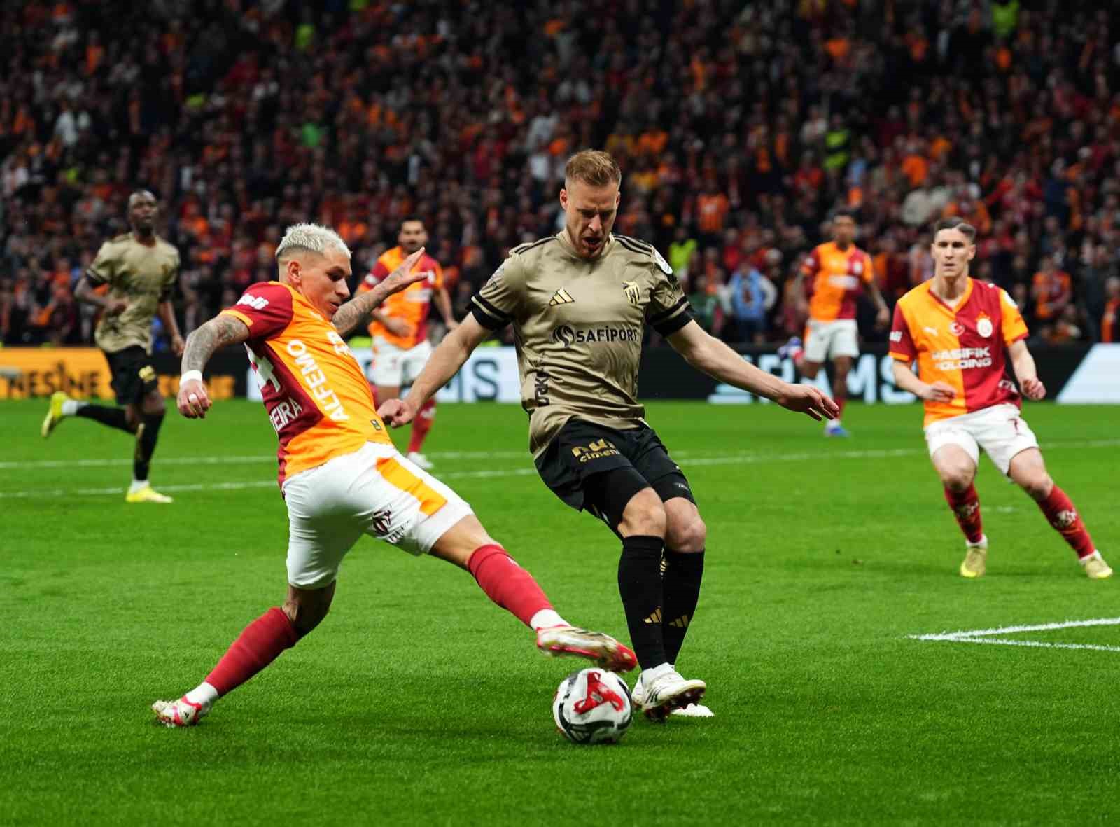 Trendyol Süper Lig: Galatasaray: 0 - Kocaelispor: 0 (Maç devam ediyor)
