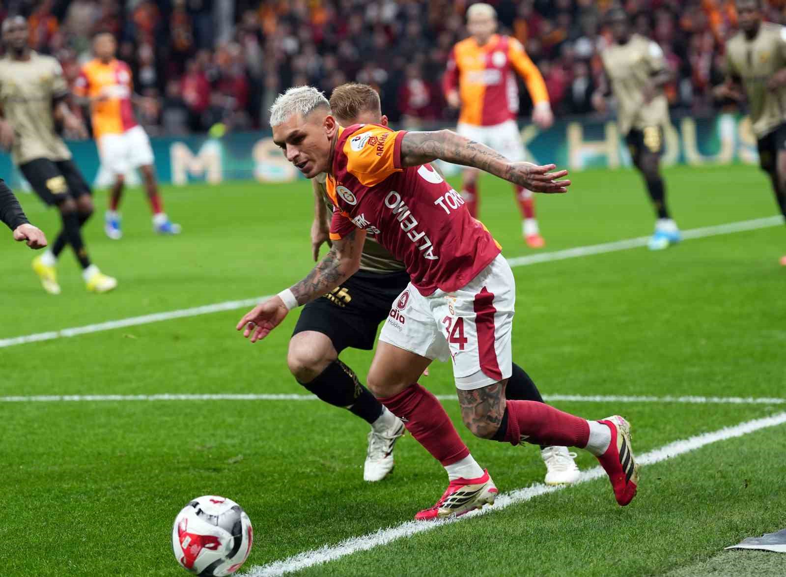 Trendyol Süper Lig: Galatasaray: 0 - Kocaelispor: 0 (Maç devam ediyor)
