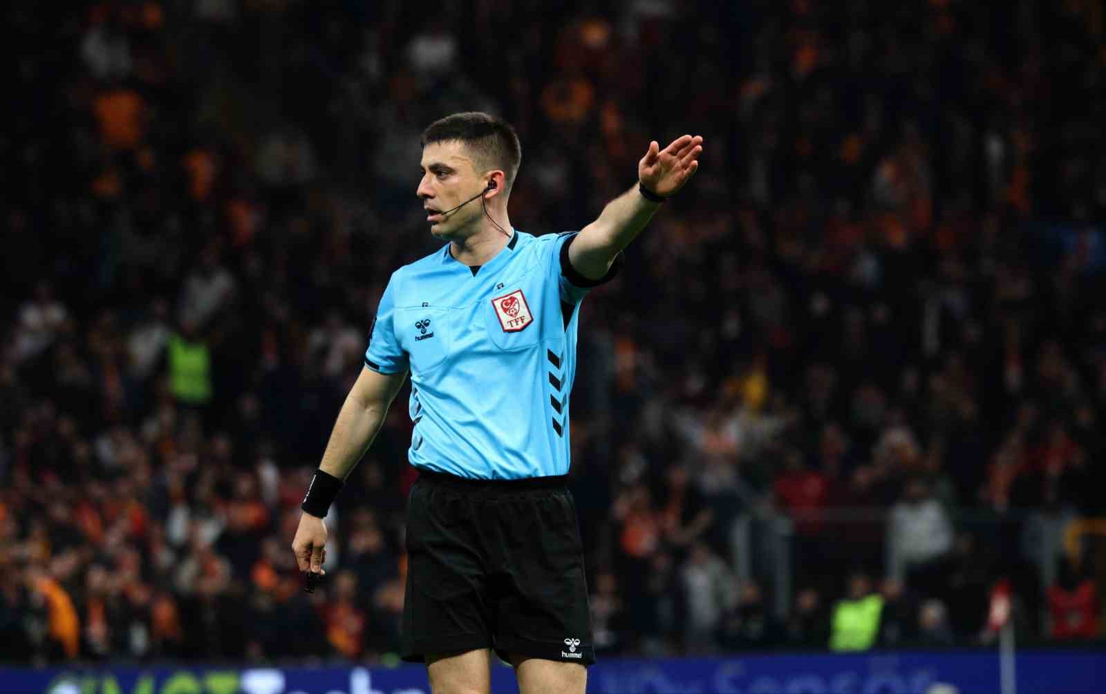 Trendyol Süper Lig: Galatasaray: 0 - RAMS Başakşehir: 0 (İlk yarı)
