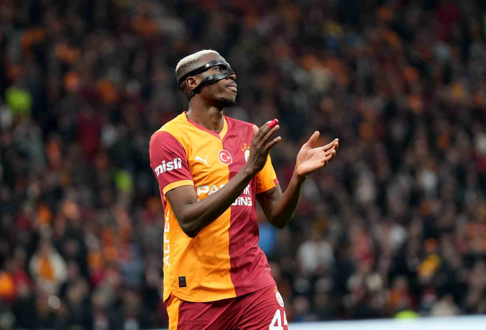Trendyol Süper Lig: Galatasaray: 0 - RAMS Başakşehir: 0 (İlk yarı)
